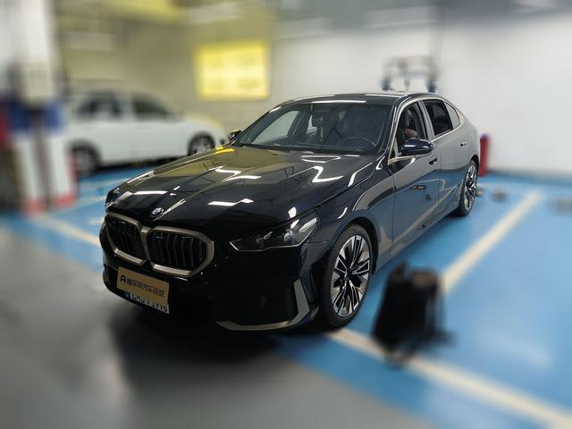 BMW 5 серии 2024 thumb 11