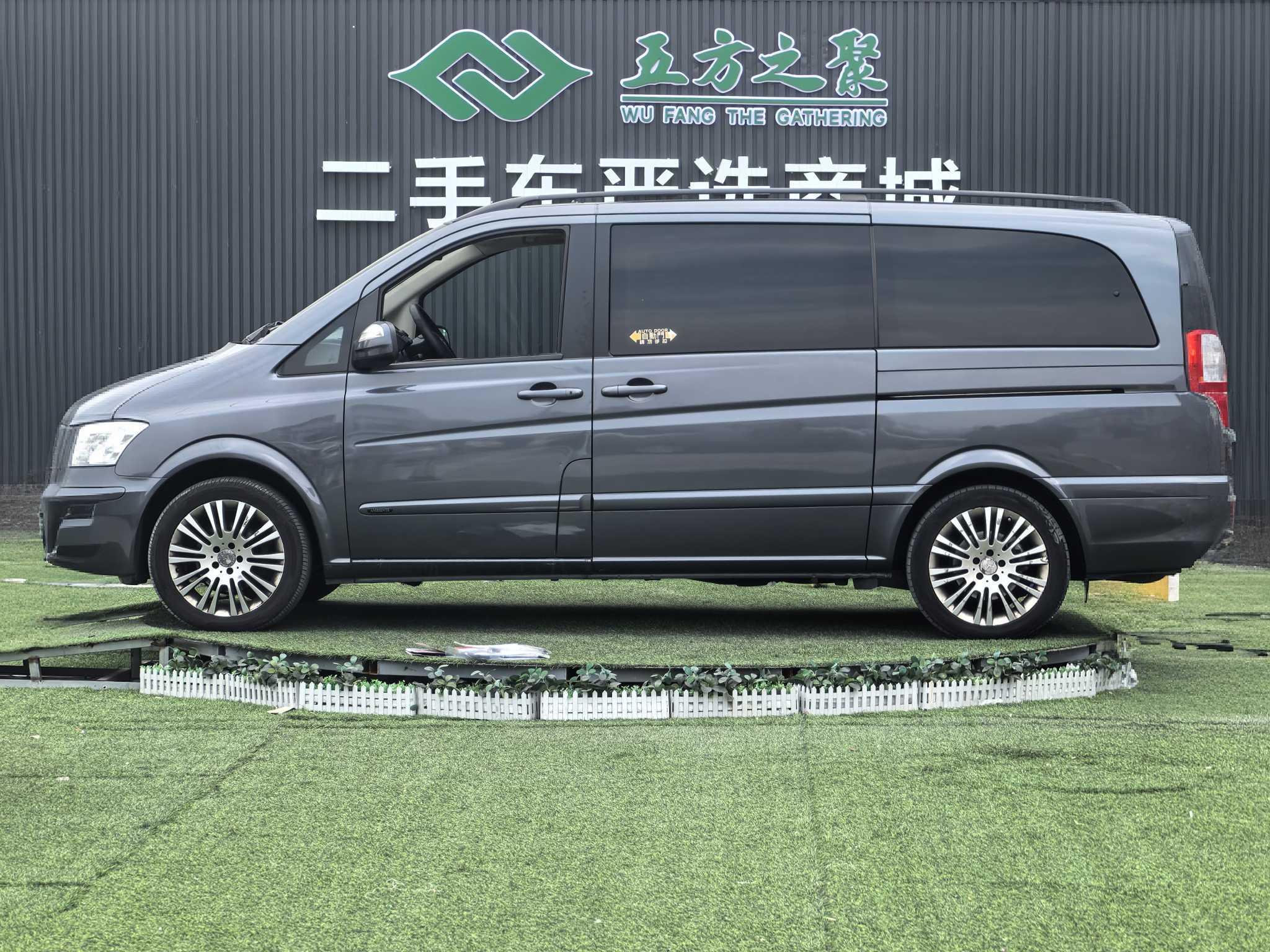 Mercedes-Benz Wei Ya Nuo 2012 thumb 2