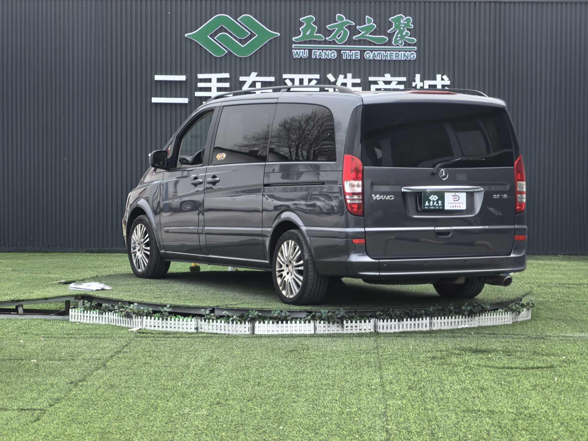 Mercedes-Benz Wei Ya Nuo 2012 thumb 3
