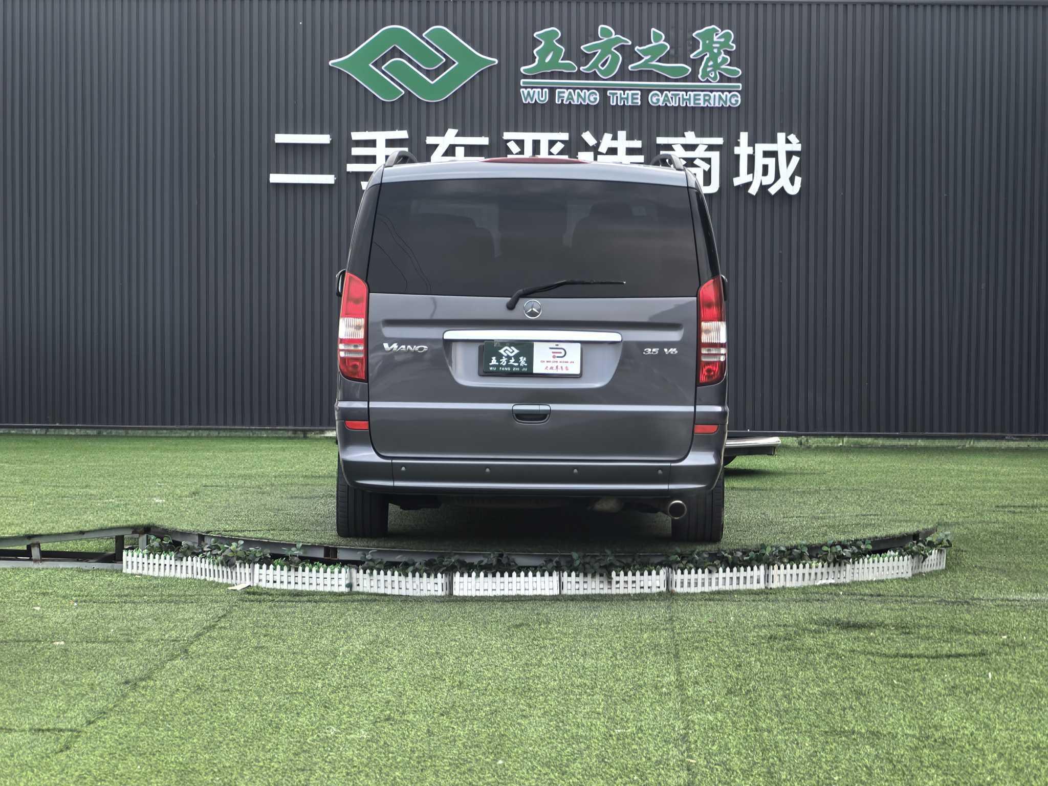 Mercedes-Benz Wei Ya Nuo 2012 thumb 4