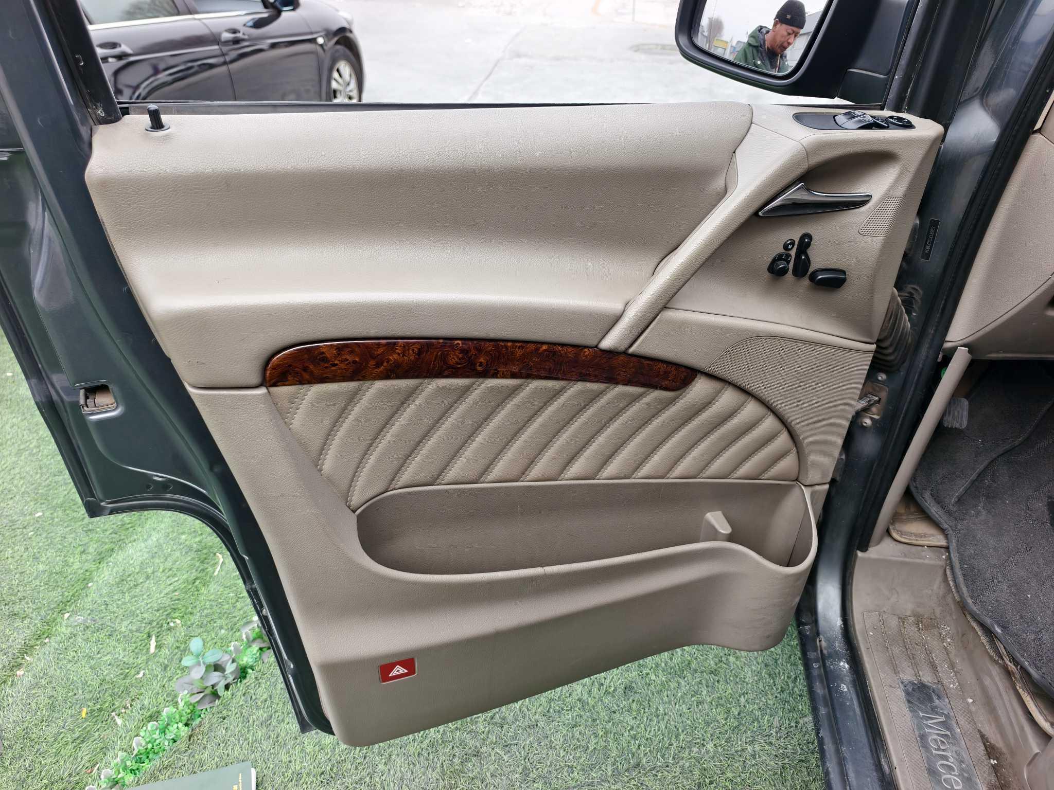 Mercedes-Benz Wei Ya Nuo 2012 thumb 8