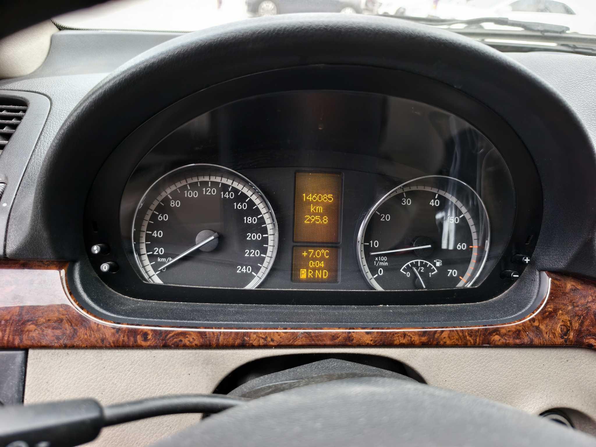 Mercedes-Benz Wei Ya Nuo 2012 thumb 11