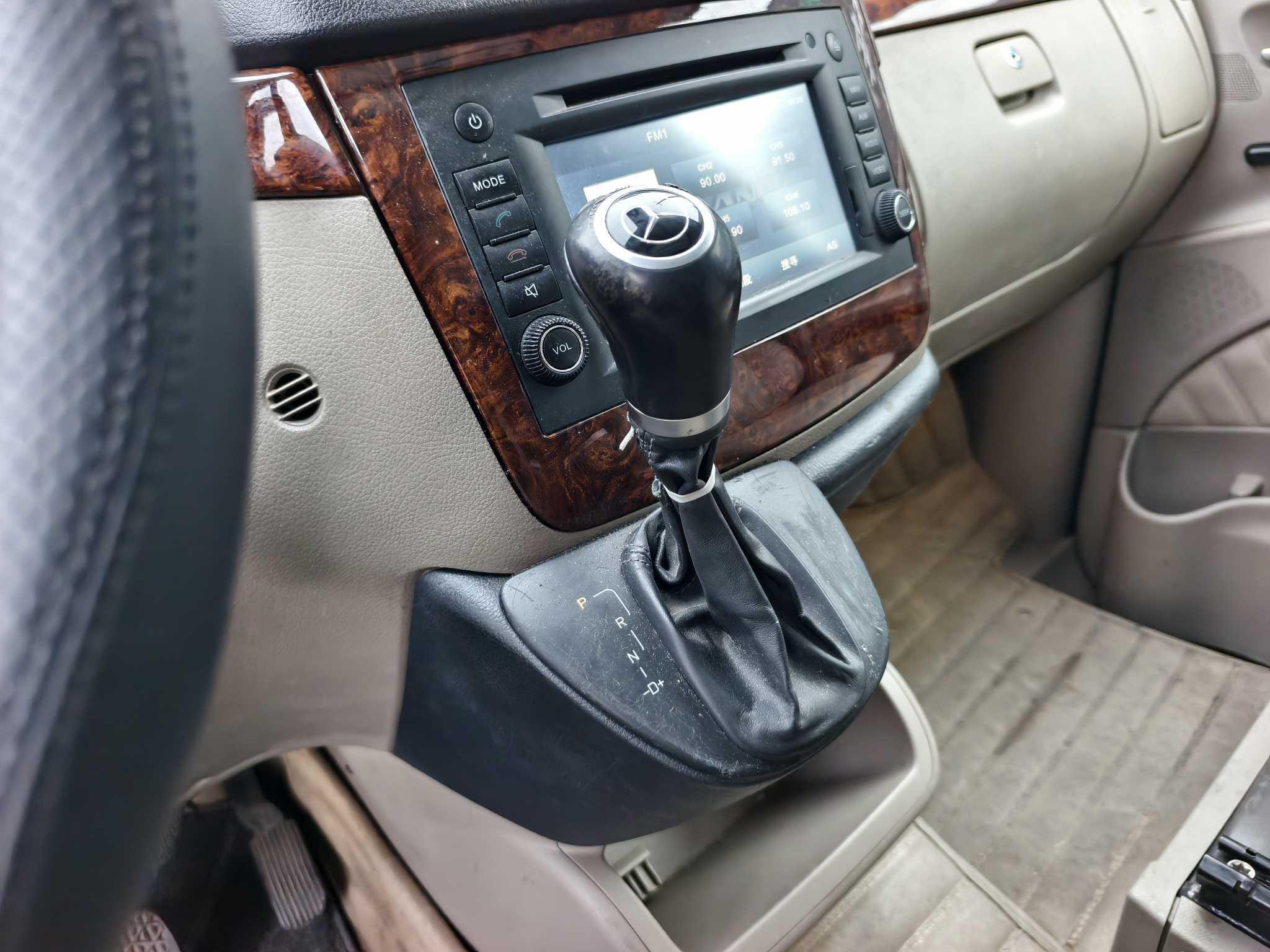 Mercedes-Benz Wei Ya Nuo 2012 thumb 12