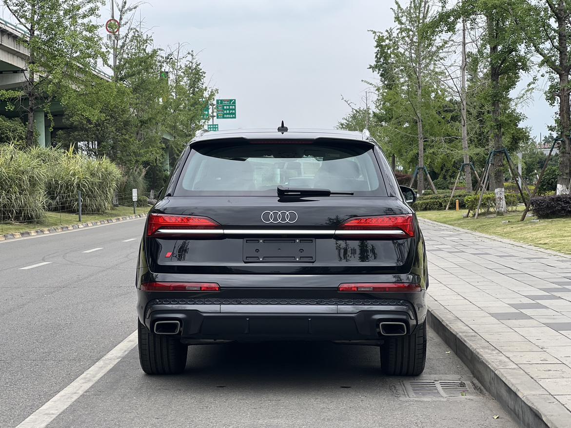 Audi Q7 2024 thumb 2