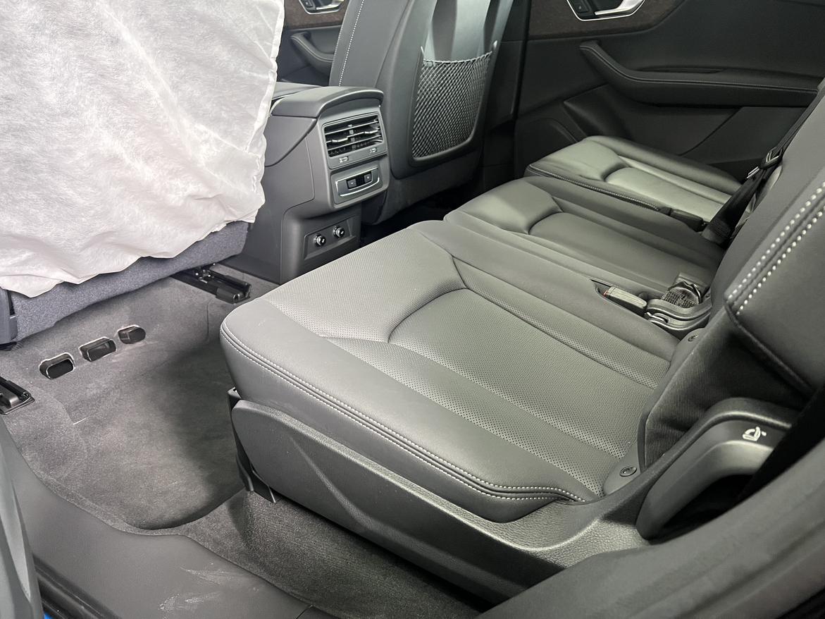 Audi Q7 2024 thumb 5