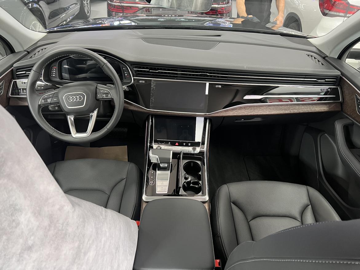 Audi Q7 2024 thumb 6
