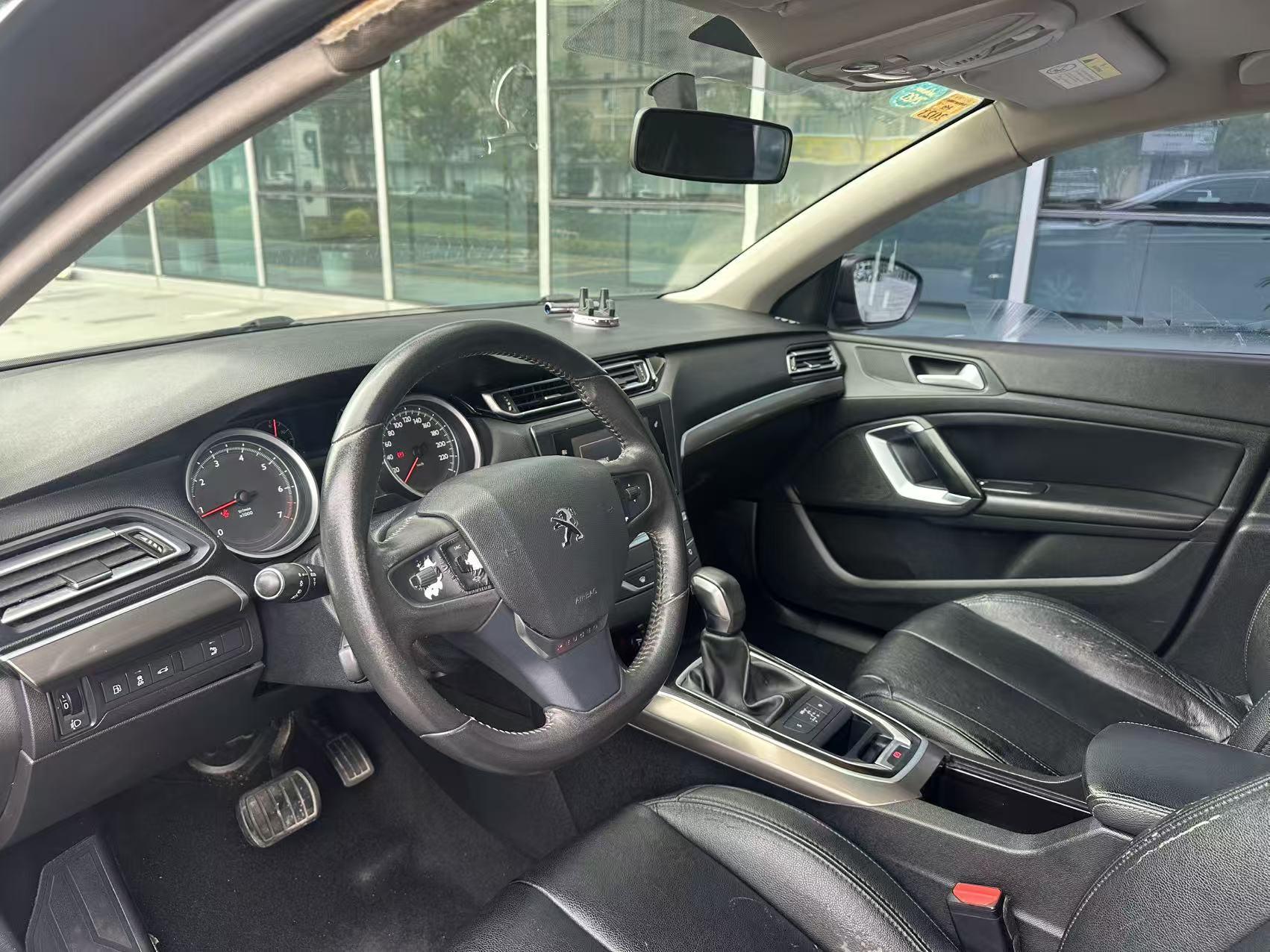 Peugeot 408 2015 thumb 6