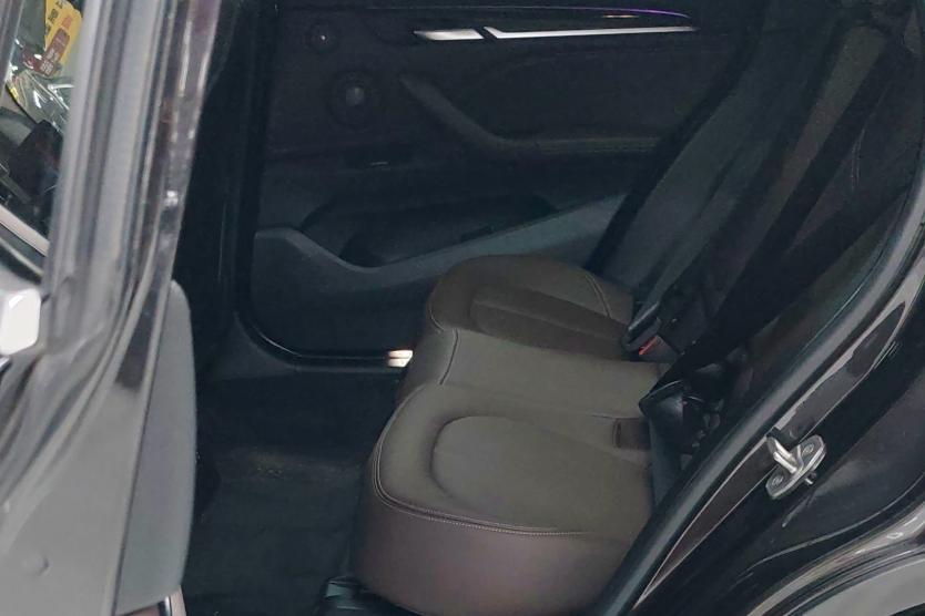 BMW X1 2021 thumb 11