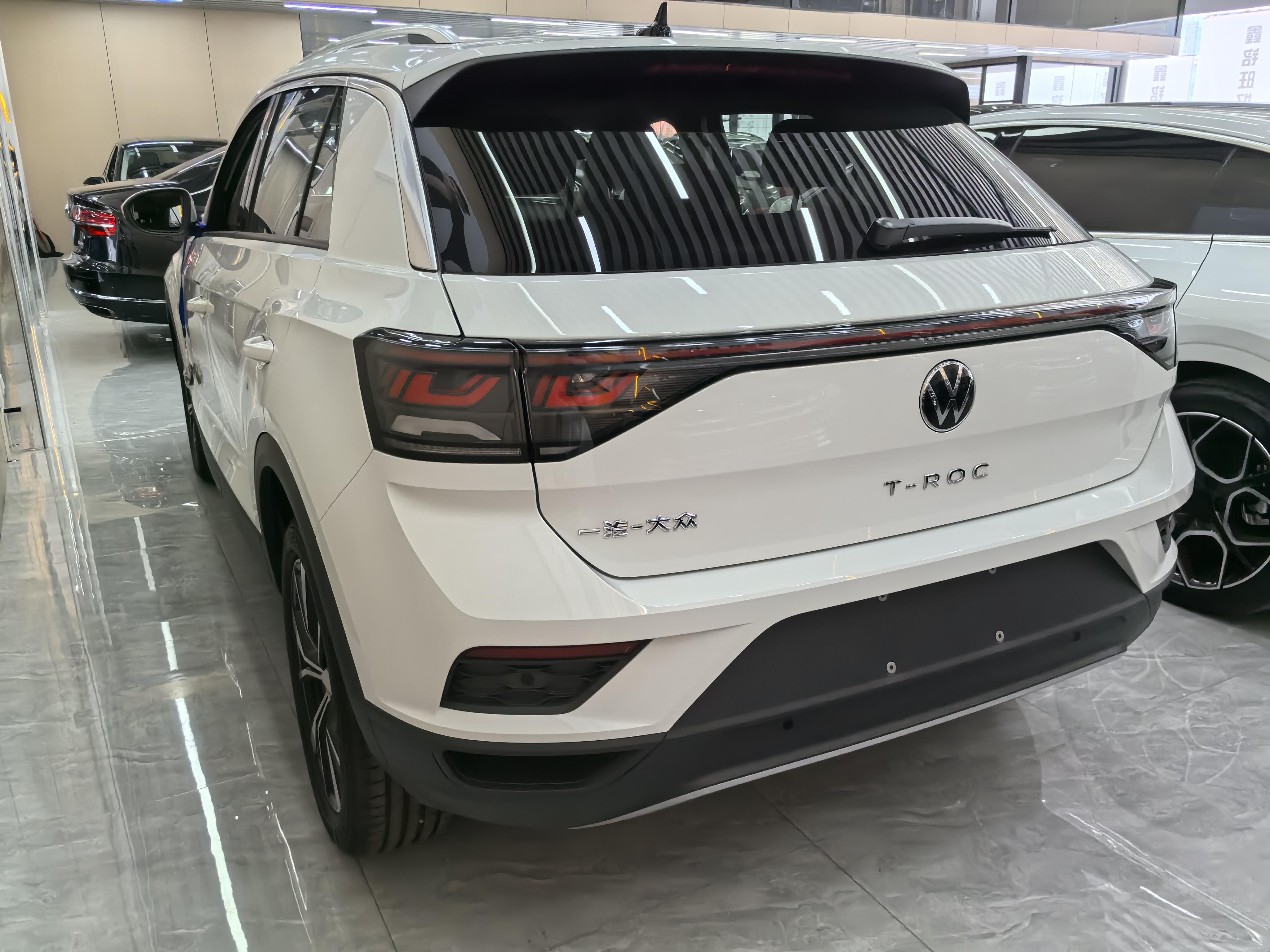 Volkswagen T-Roc 2025 thumb 2