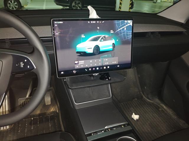Tesla Model Y 2025 thumb 6