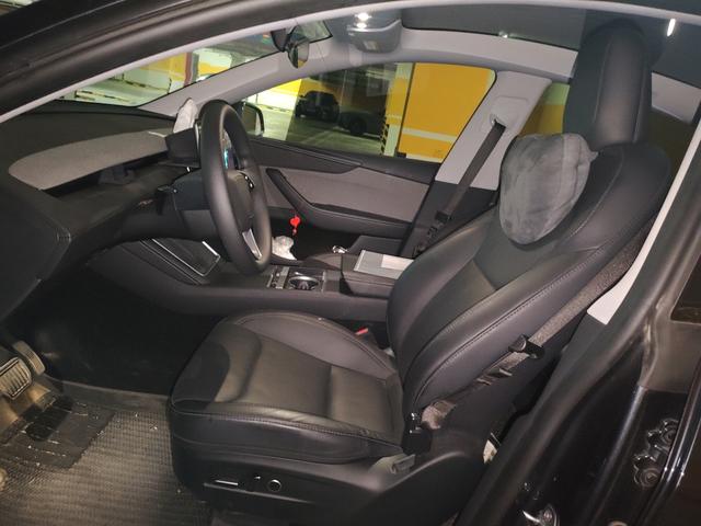 Tesla Model Y 2025 thumb 8