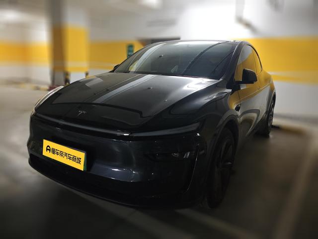 Tesla Model Y 2025 thumb 11