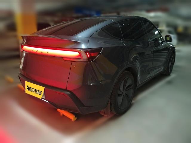 Tesla Model Y 2025 thumb 12