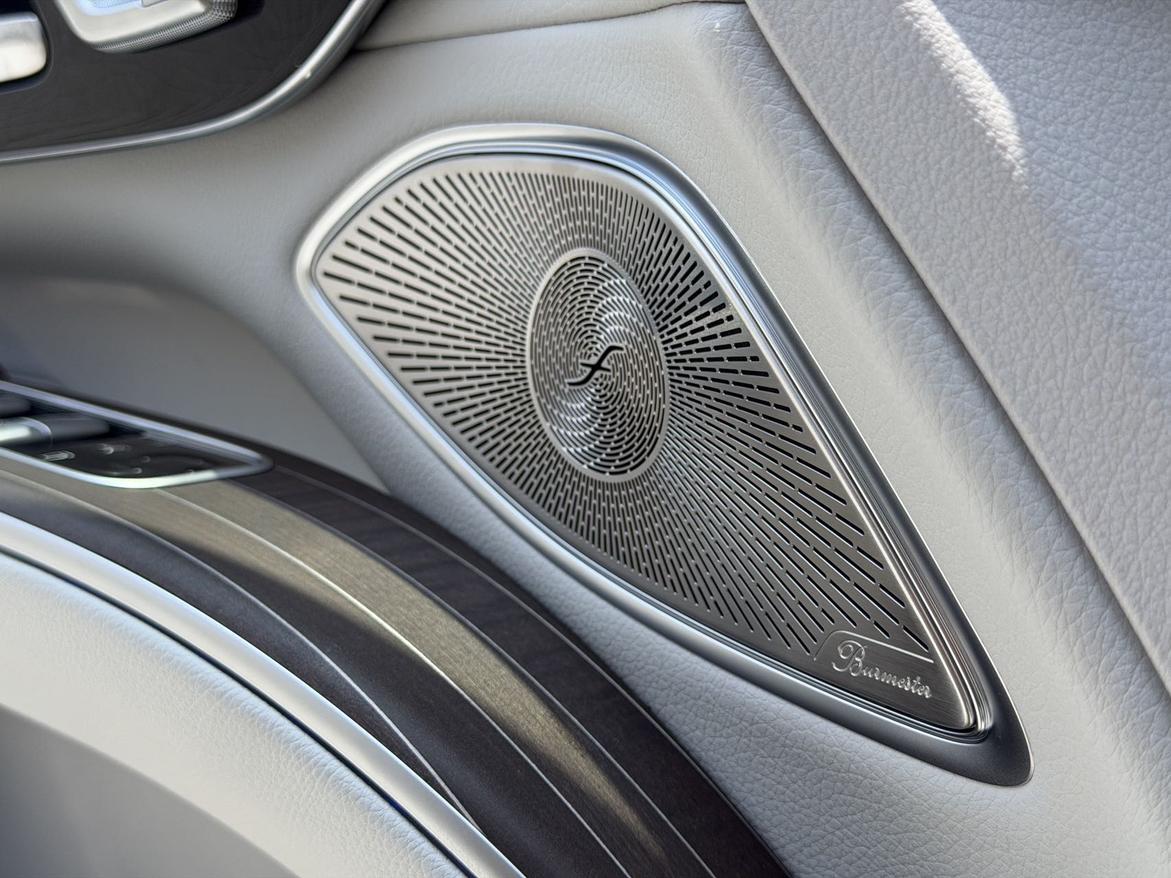 Mercedes-Benz EQS SUV 2025 thumb 12