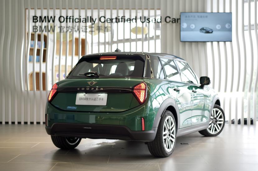 Mini Hatch 2025 thumb 2