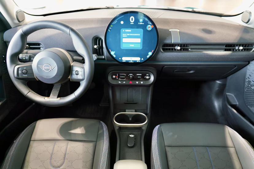 Mini Hatch 2025 thumb 8