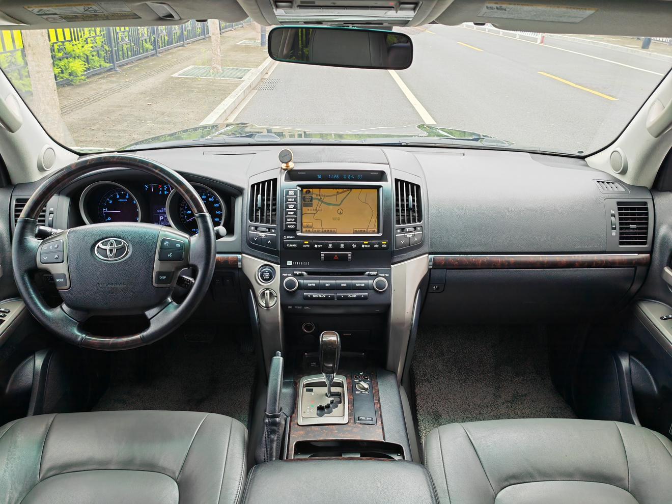 Toyota Land Cruiser 2010 thumb 7