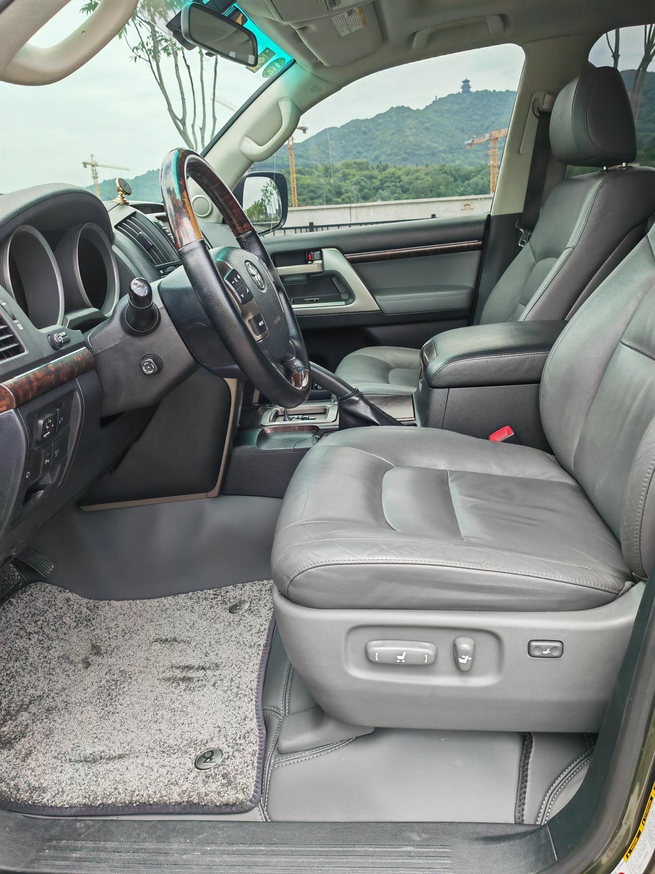 Toyota Land Cruiser 2010 thumb 8