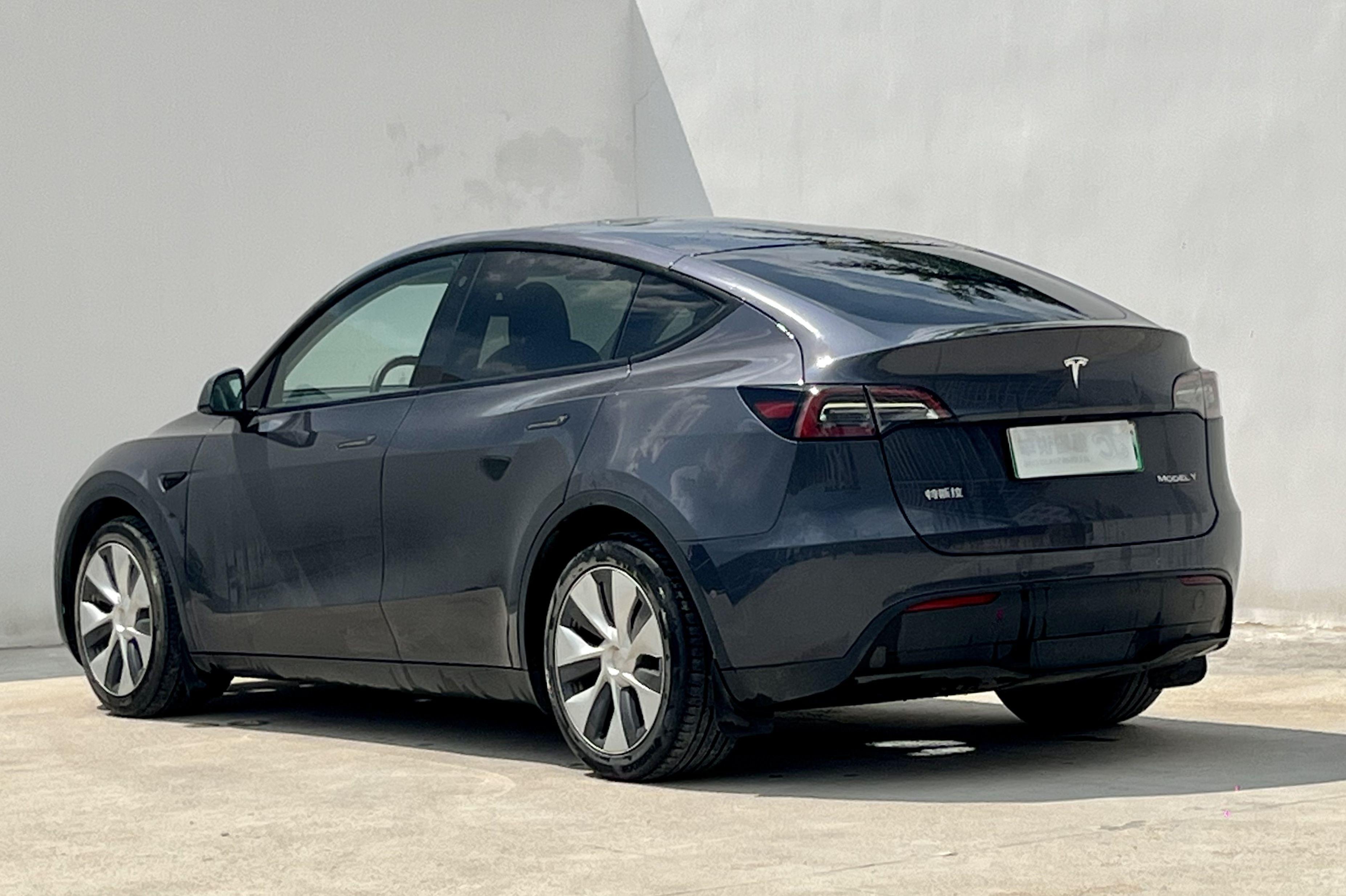 Tesla Model Y 2021 thumb 2