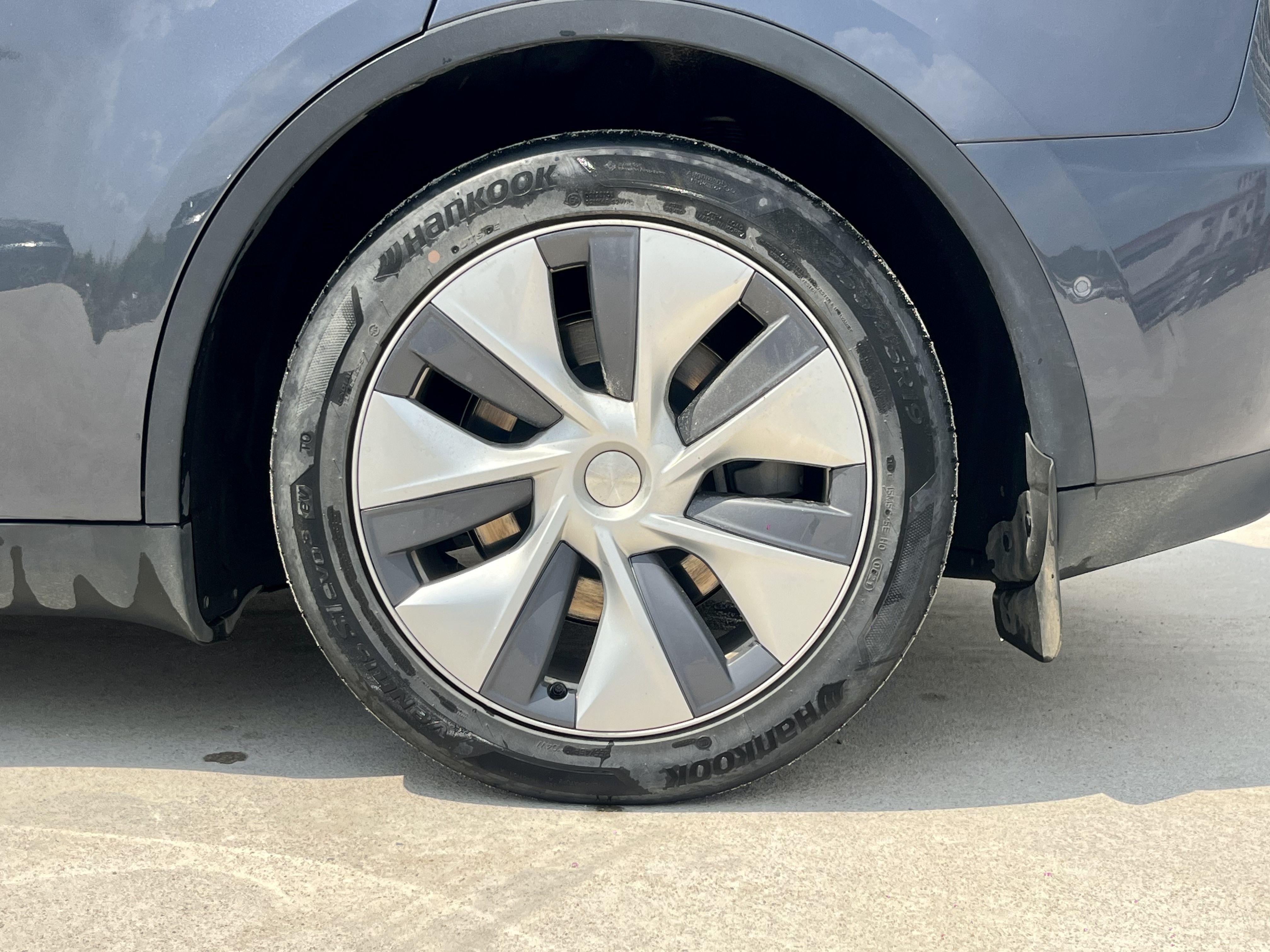 Tesla Model Y 2021 thumb 4