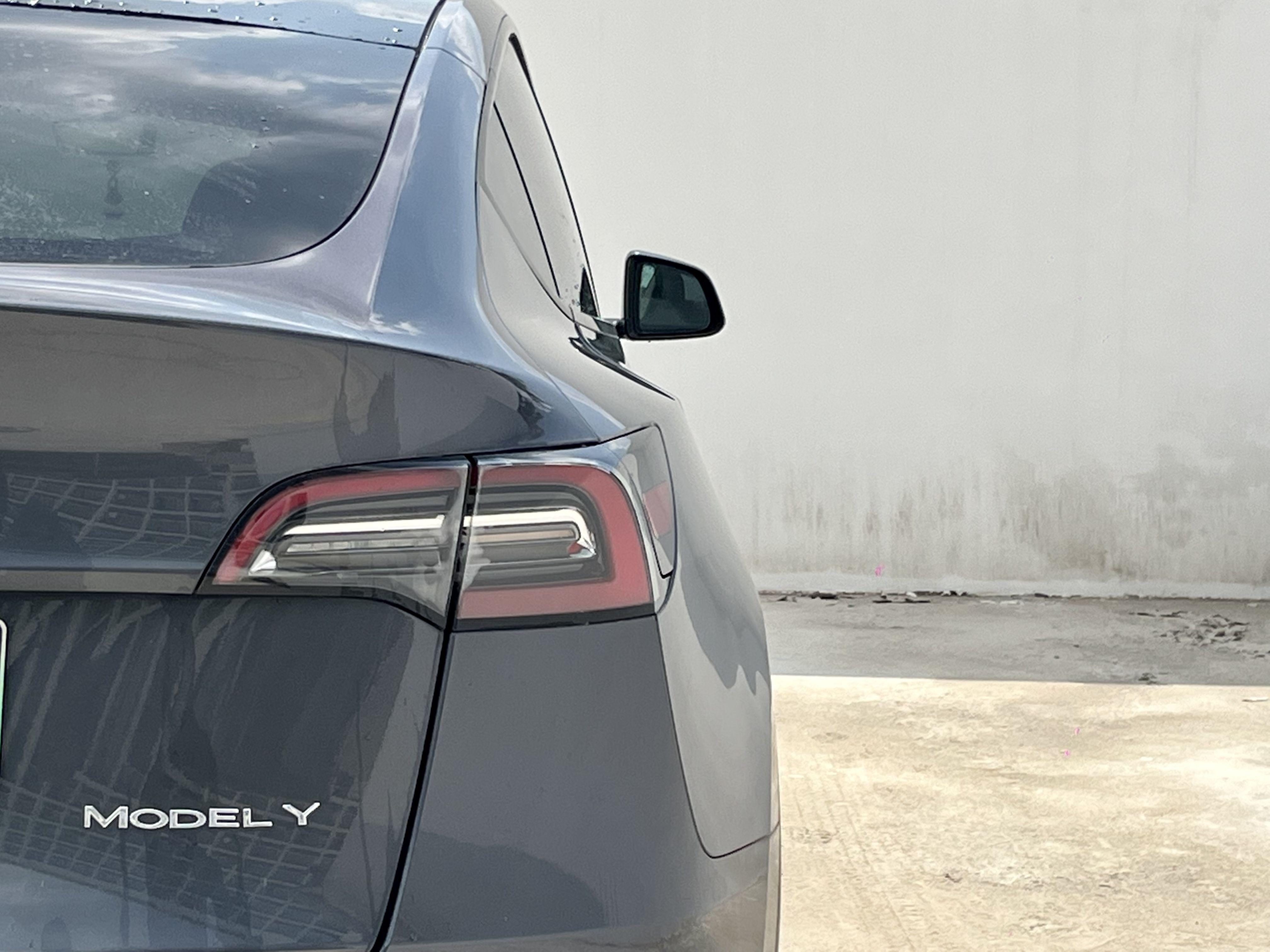 Tesla Model Y 2021 thumb 6