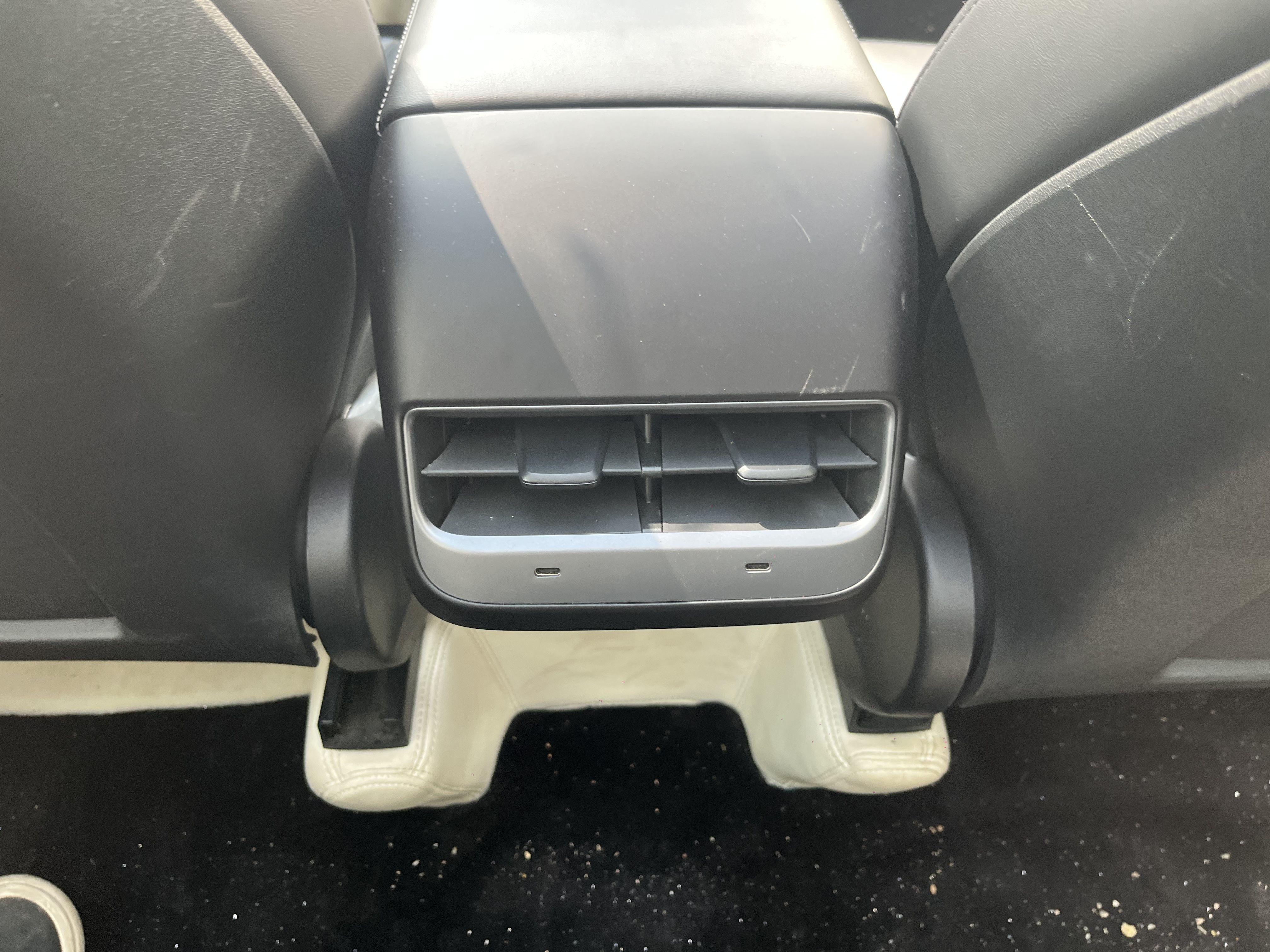 Tesla Model Y 2021 thumb 7