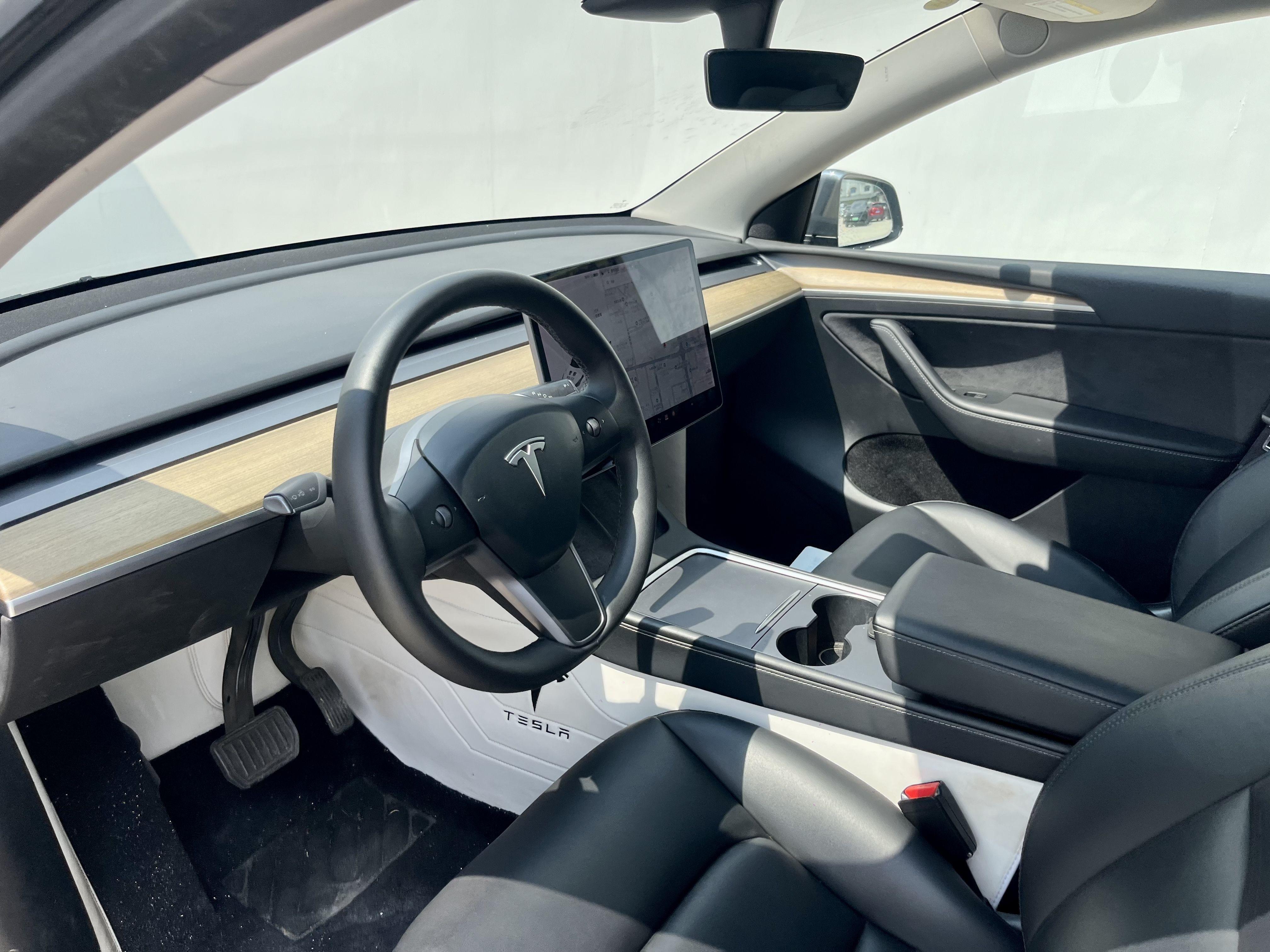 Tesla Model Y 2021 thumb 9