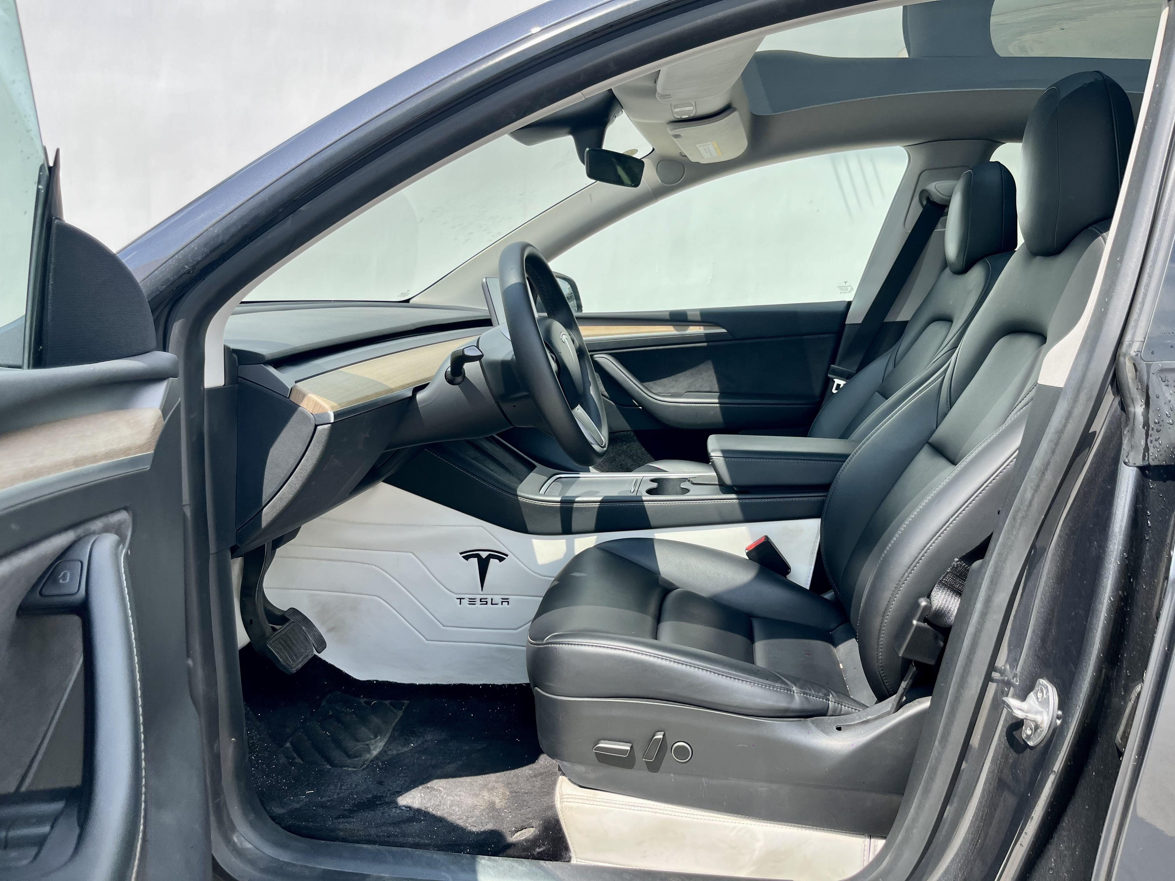 Tesla Model Y 2021 thumb 10