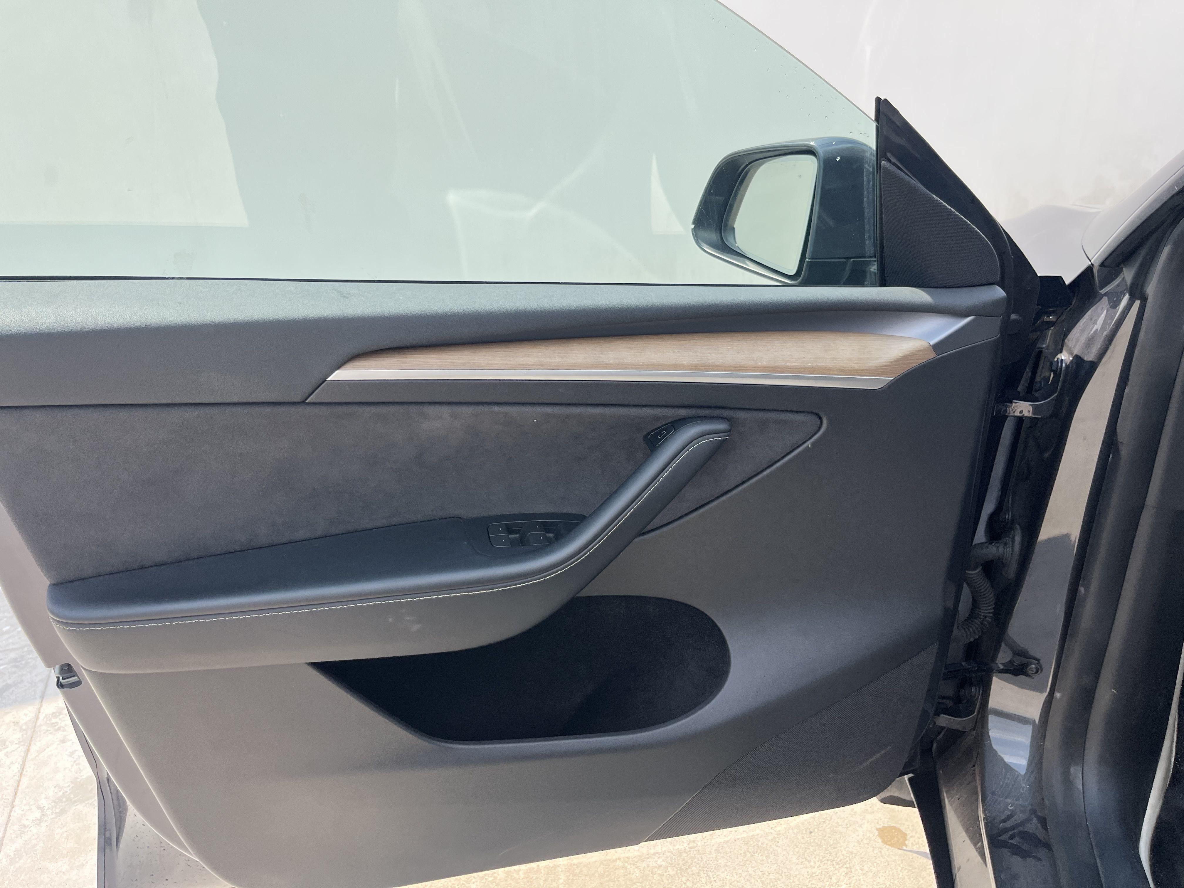 Tesla Model Y 2021 thumb 12