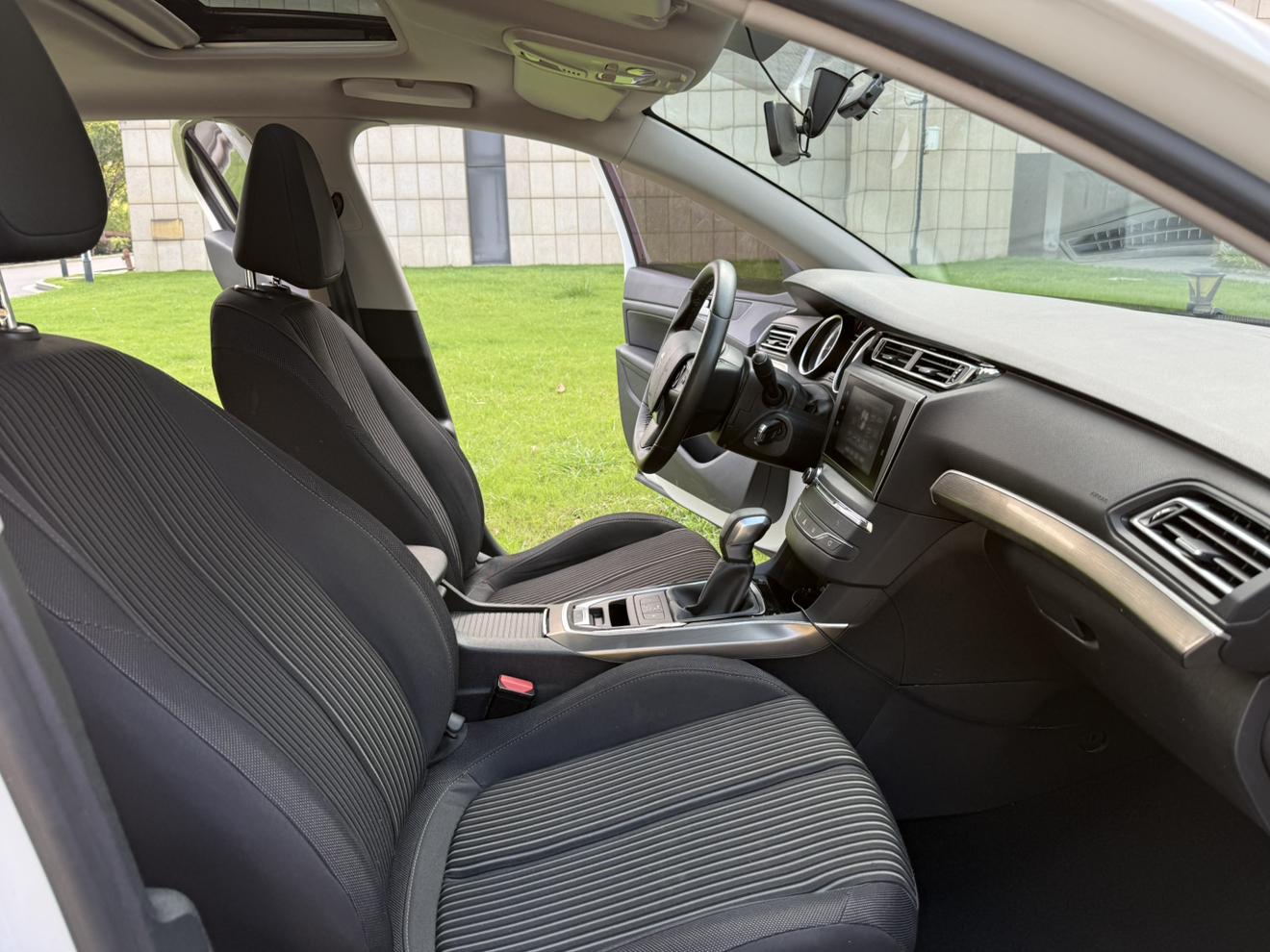 Peugeot 408 2015 thumb 5