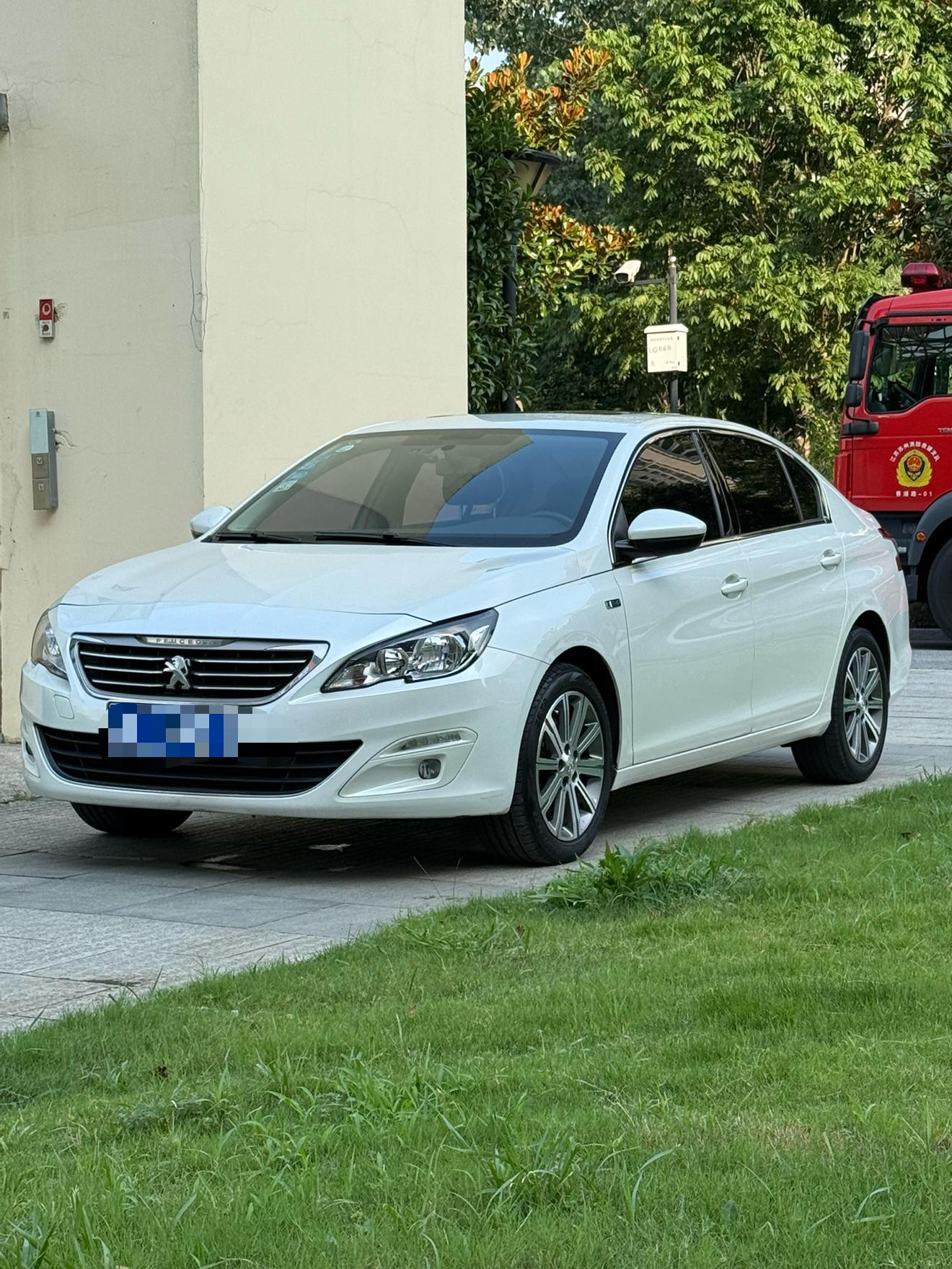 Peugeot 408 2015 thumb 8