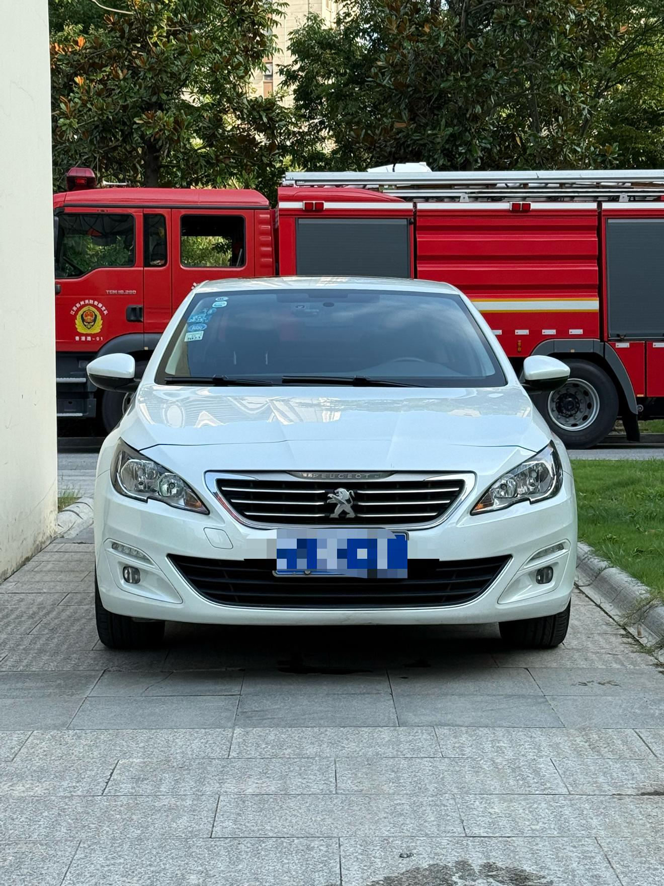 Peugeot 408 2015 thumb 9