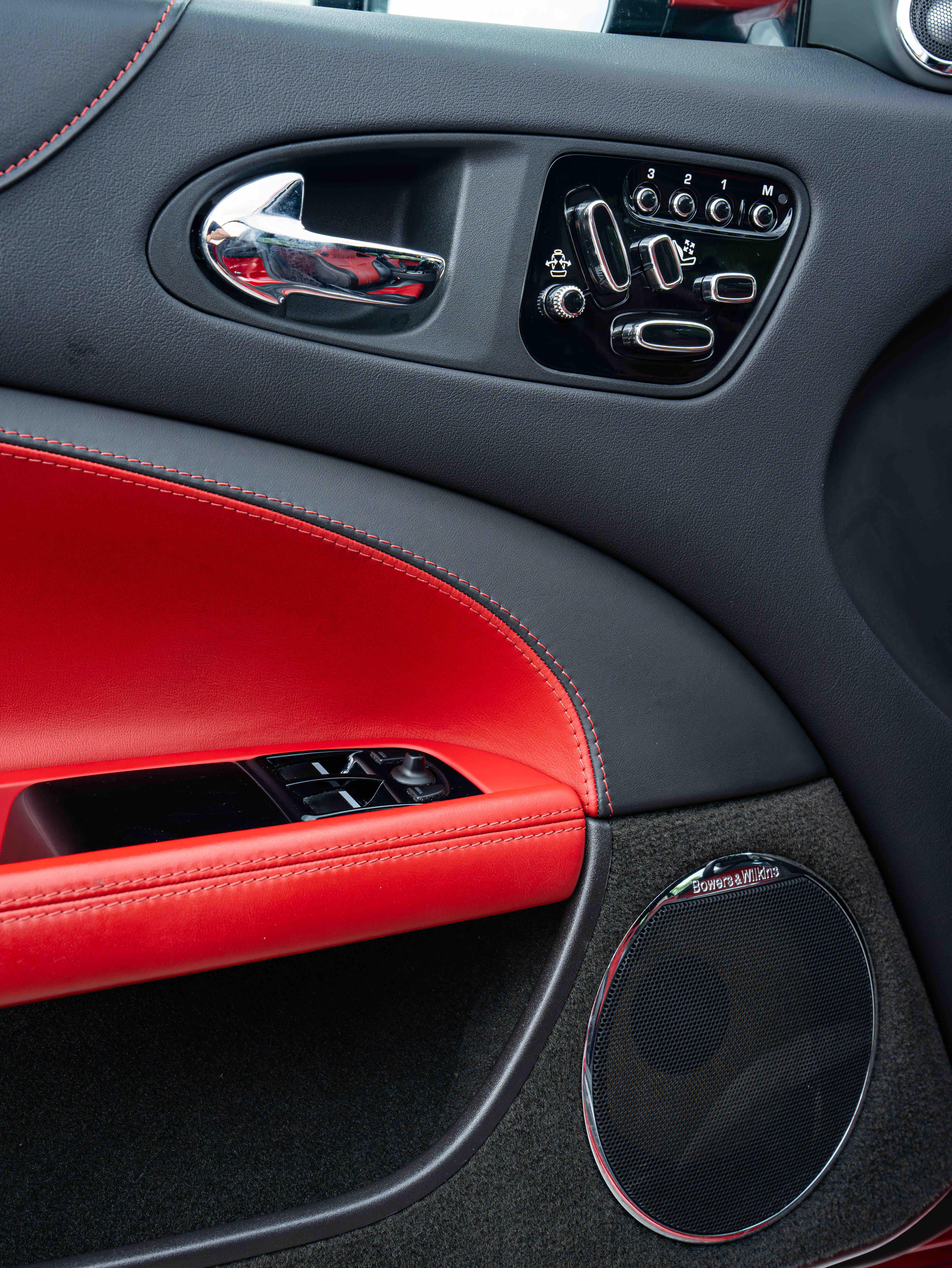 Jaguar XK 2012 thumb 5