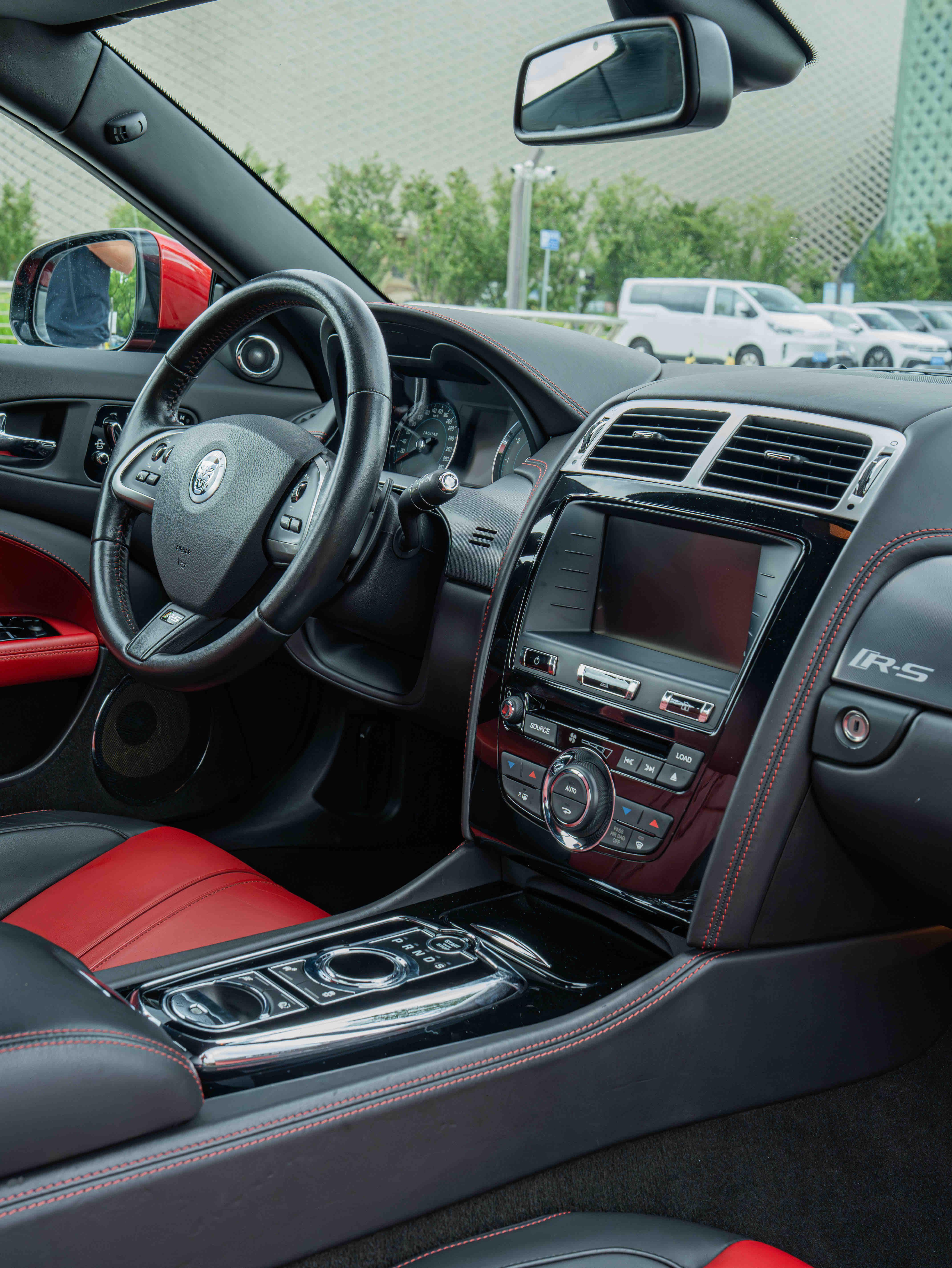 Jaguar XK 2012 thumb 9
