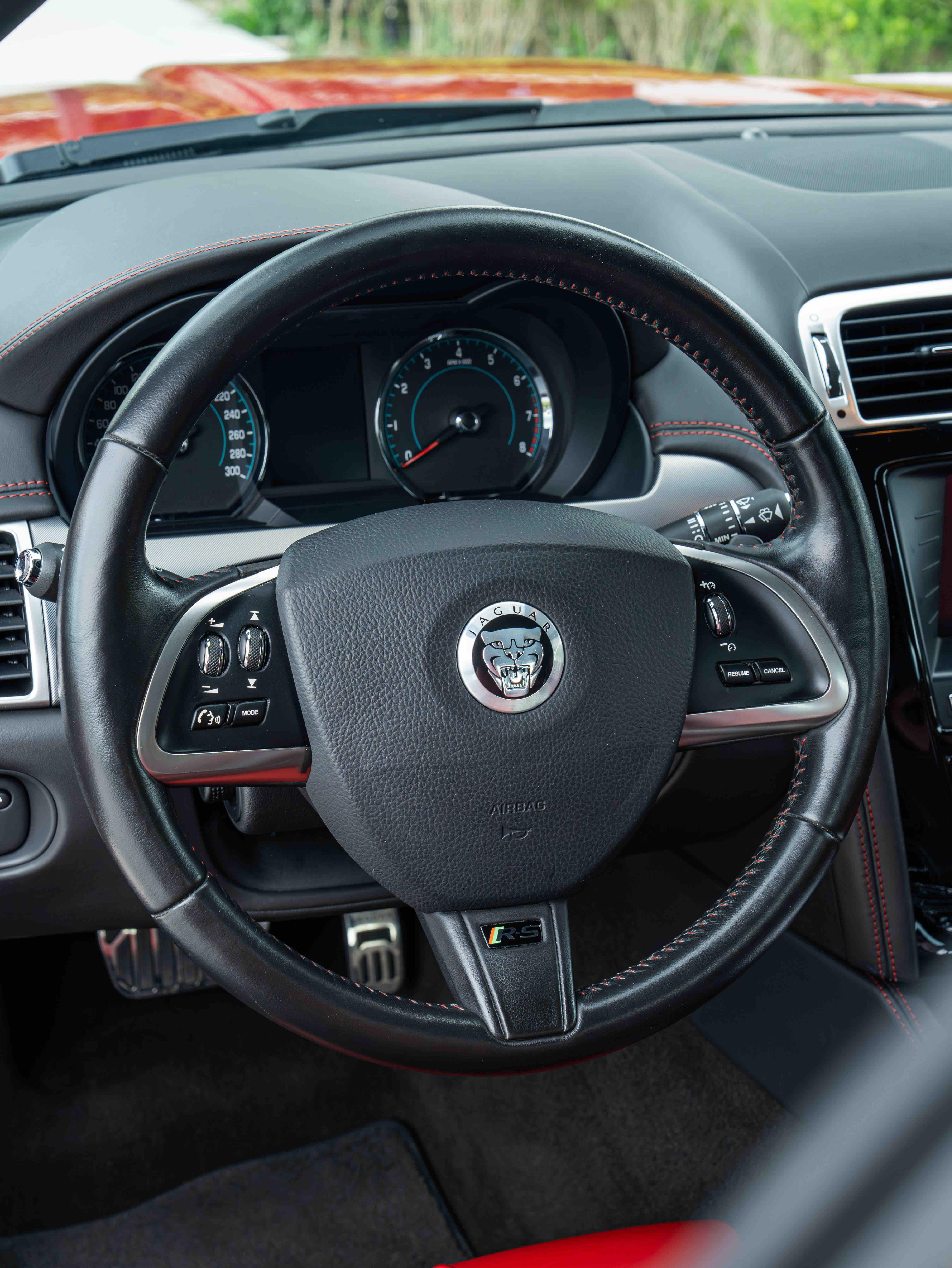 Jaguar XK 2012 thumb 12