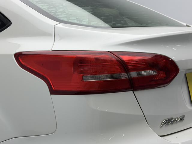 Ford Focus ST 2017 thumb 11