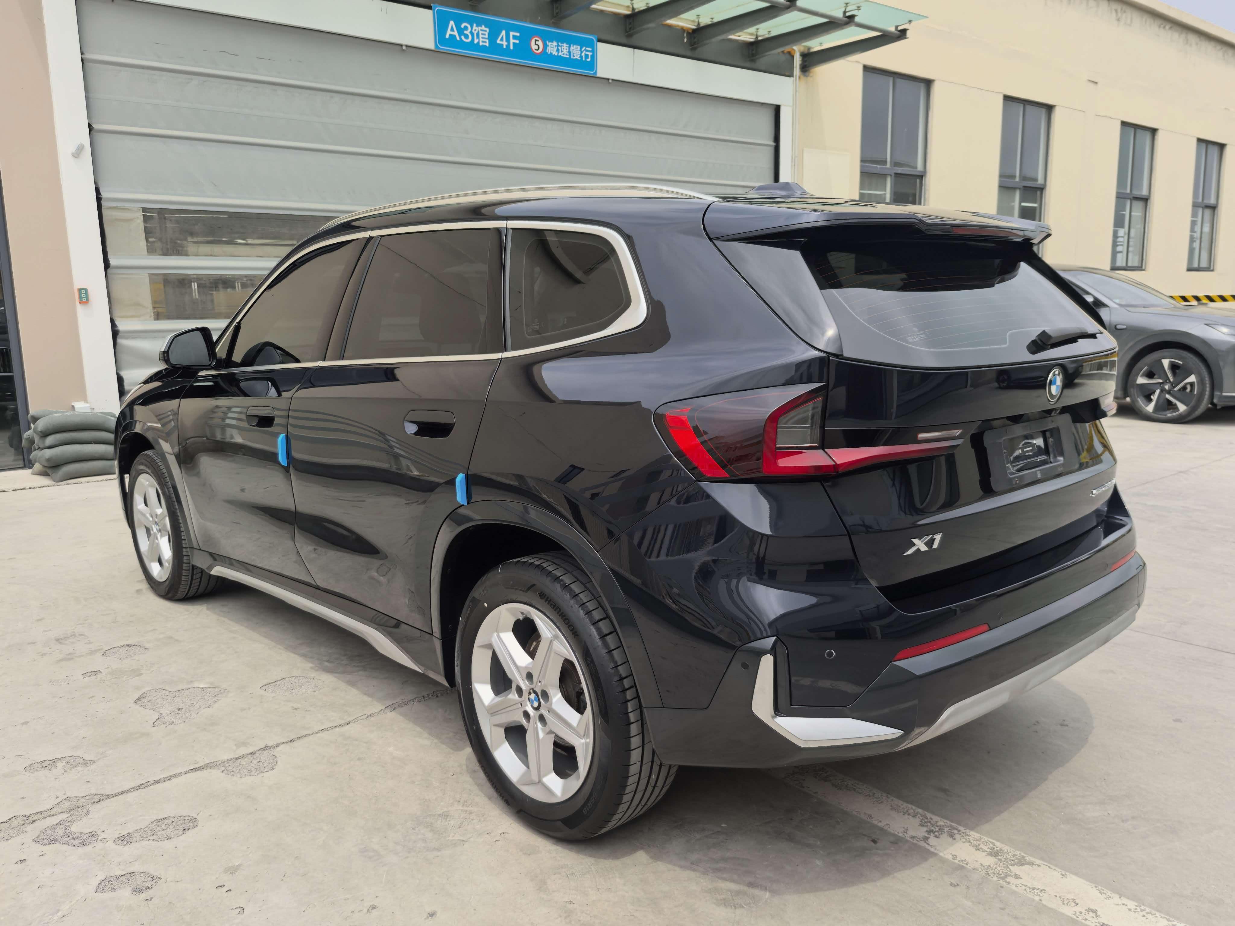 BMW X1 2023 thumb 2