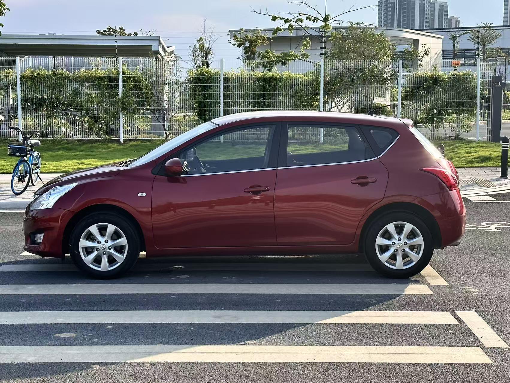 Nissan Tiida 2014 thumb 2
