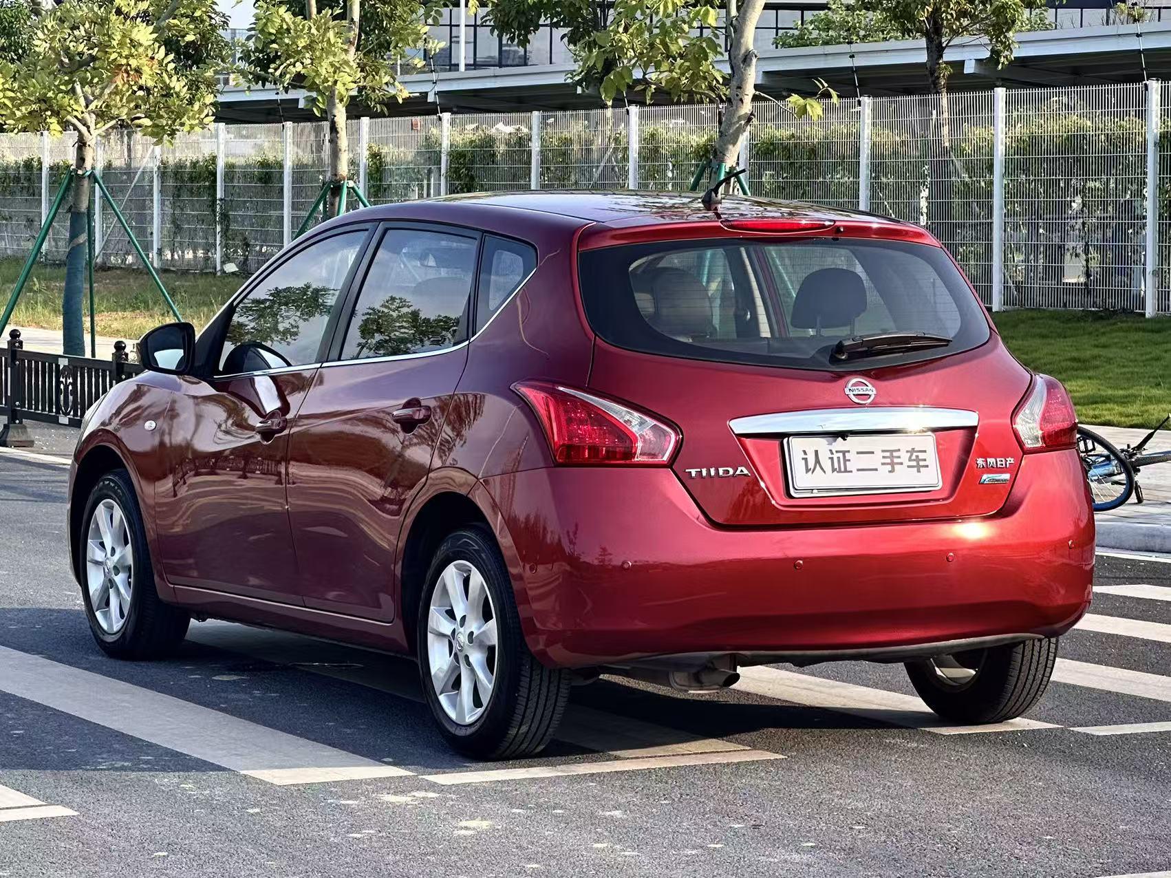 Nissan Tiida 2014 thumb 3