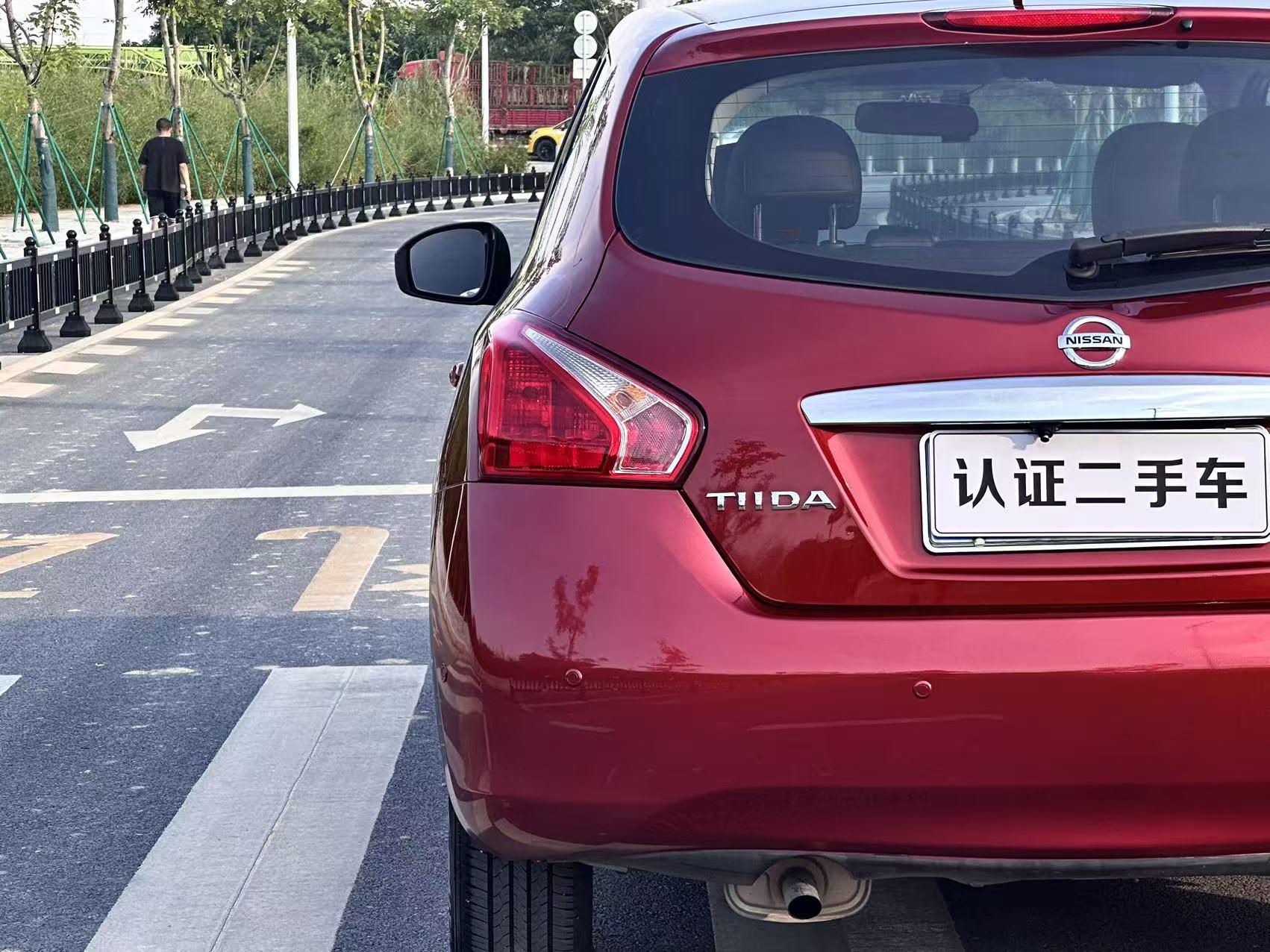 Nissan Tiida 2014 thumb 8