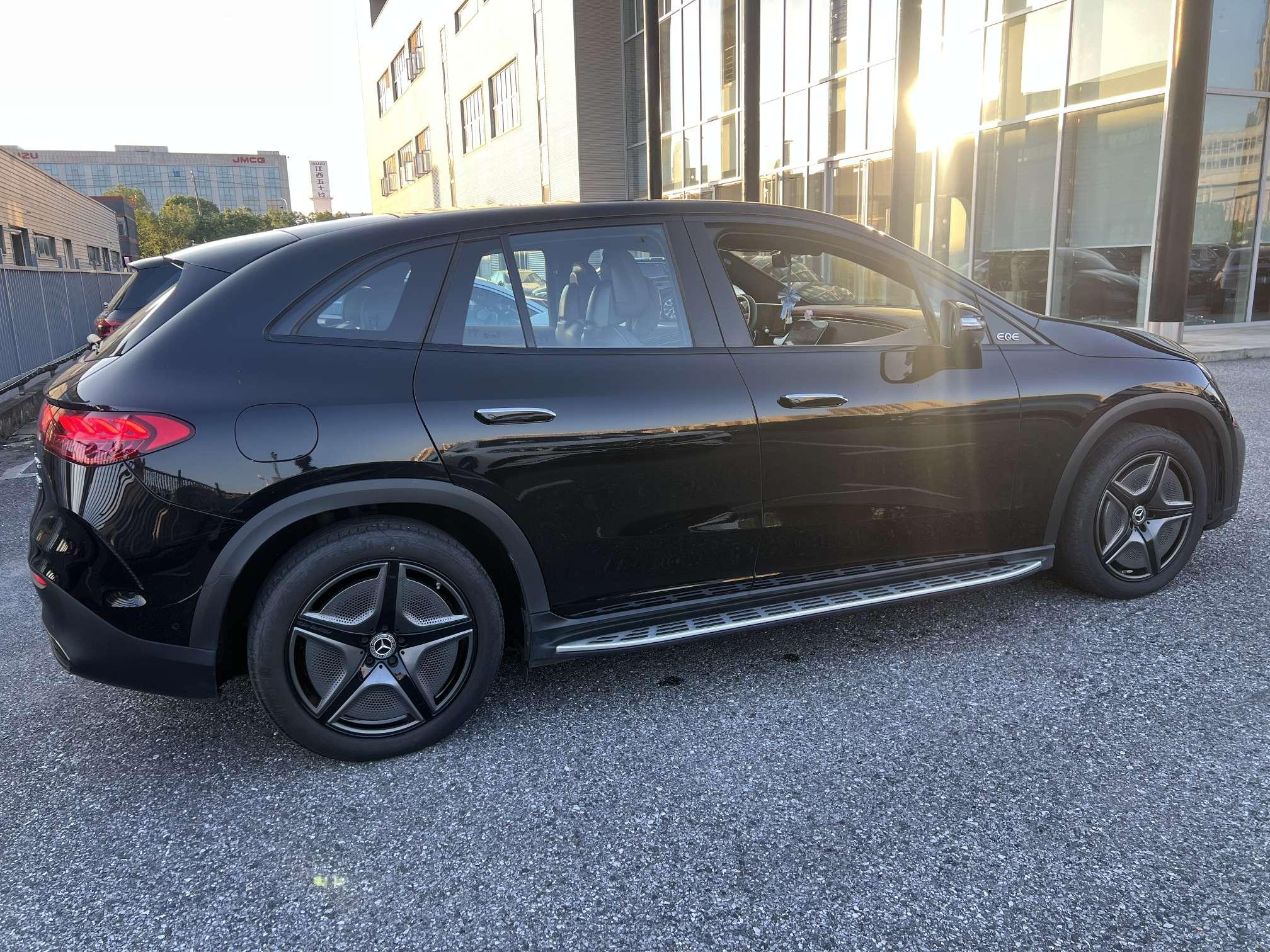Mercedes-Benz EQE SUV 2023 thumb 2