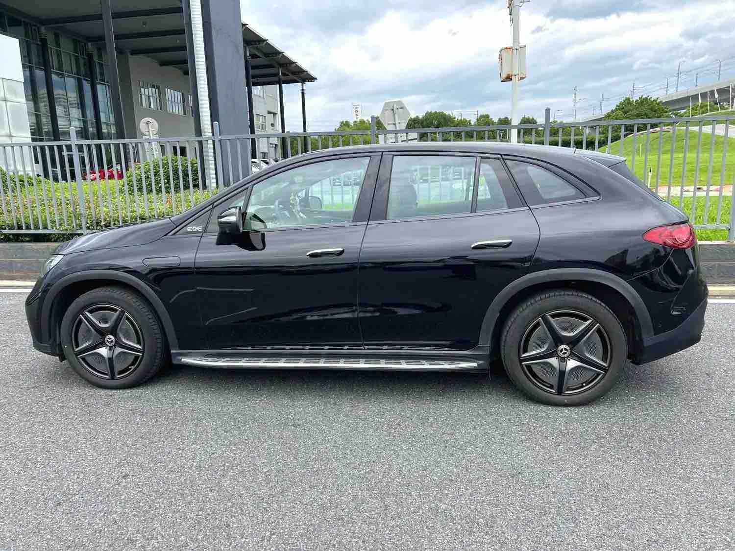 Mercedes-Benz EQE SUV 2023 thumb 3