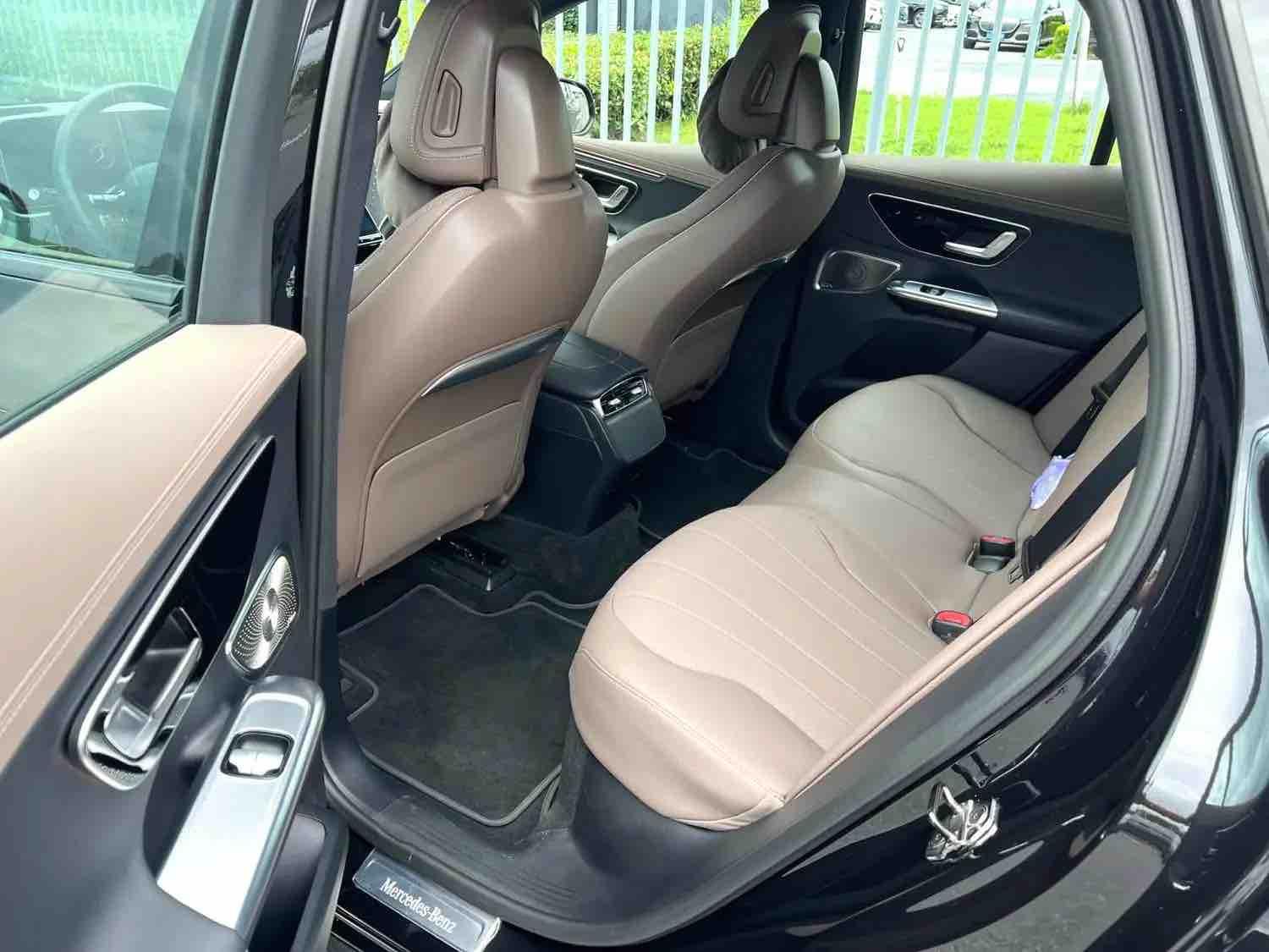 Mercedes-Benz EQE SUV 2023 thumb 6