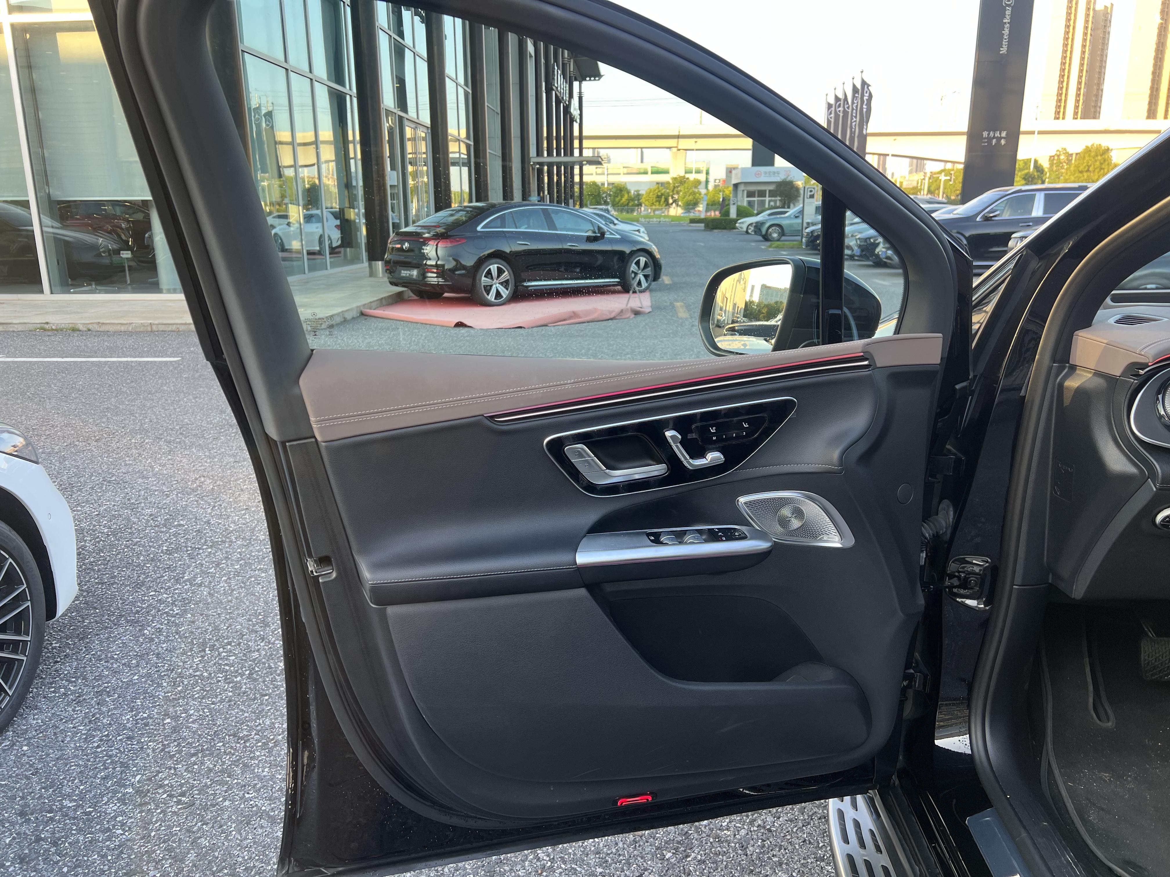 Mercedes-Benz EQE SUV 2023 thumb 7