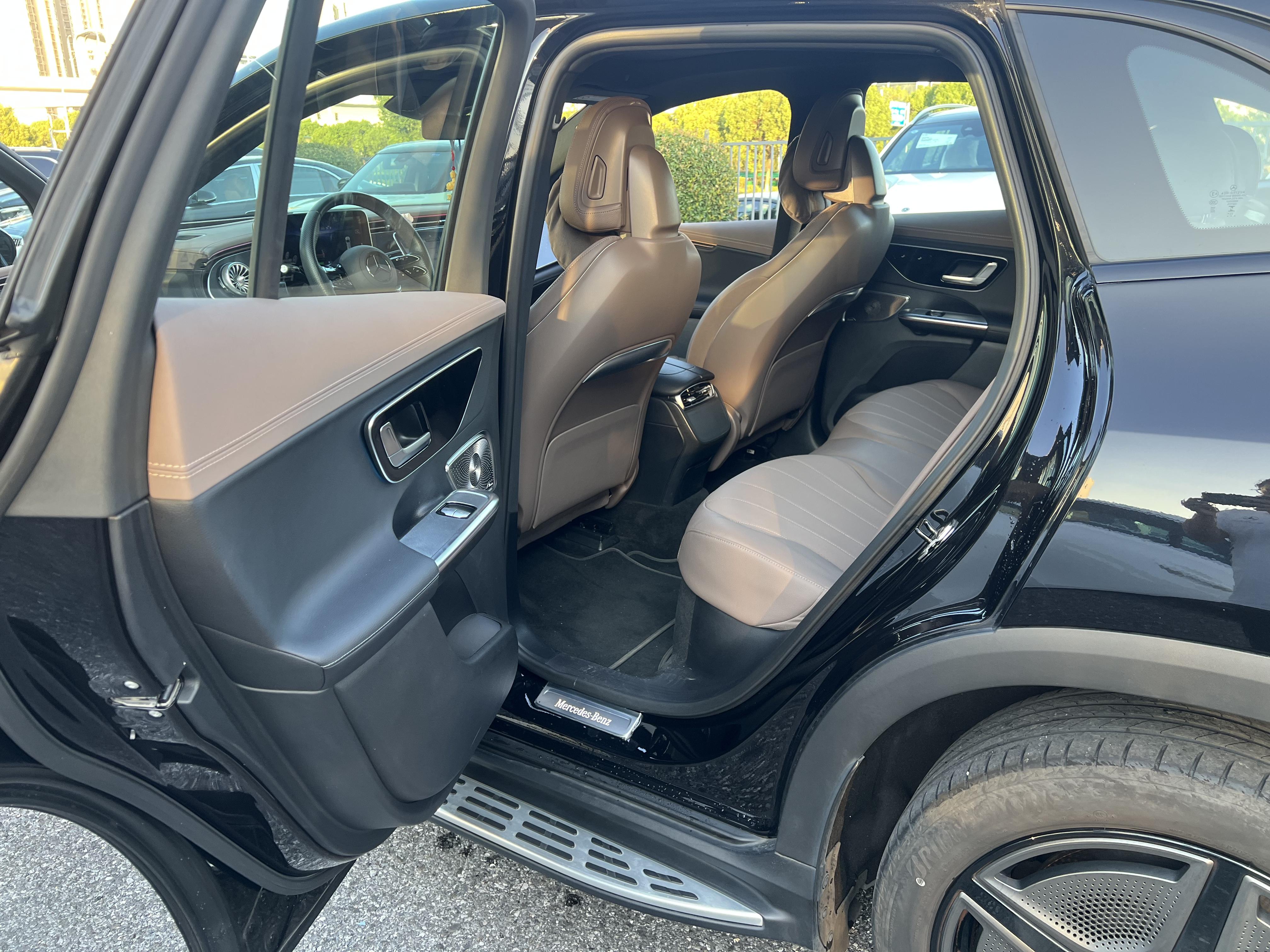 Mercedes-Benz EQE SUV 2023 thumb 9