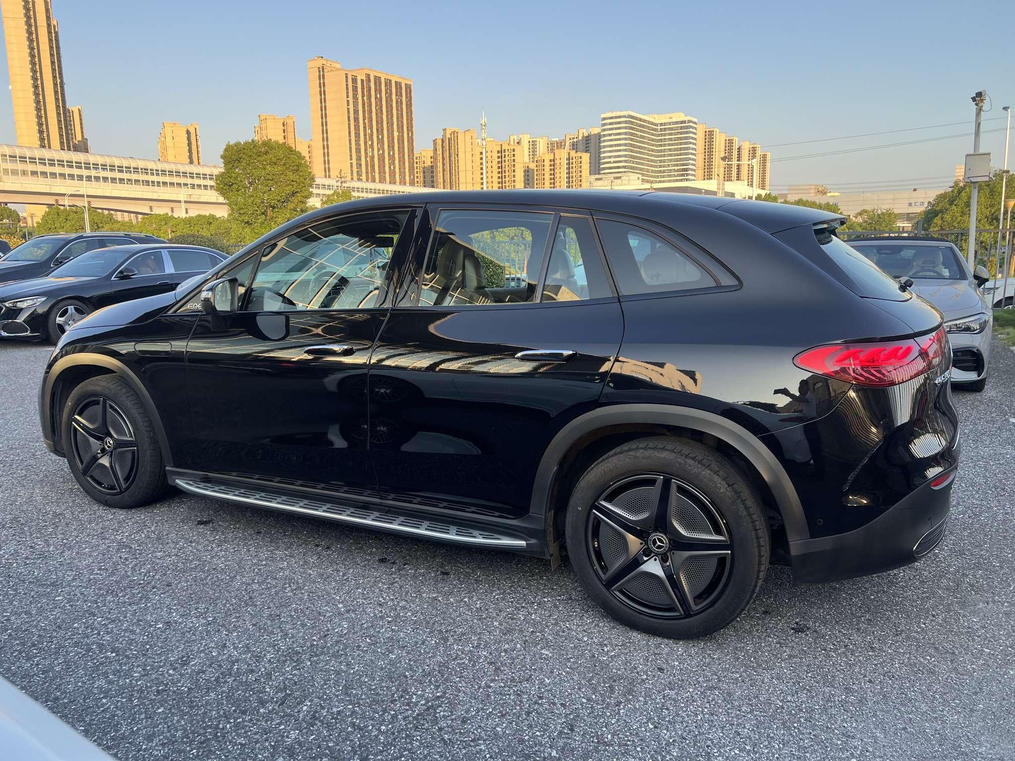 Mercedes-Benz EQE SUV 2023 thumb 12
