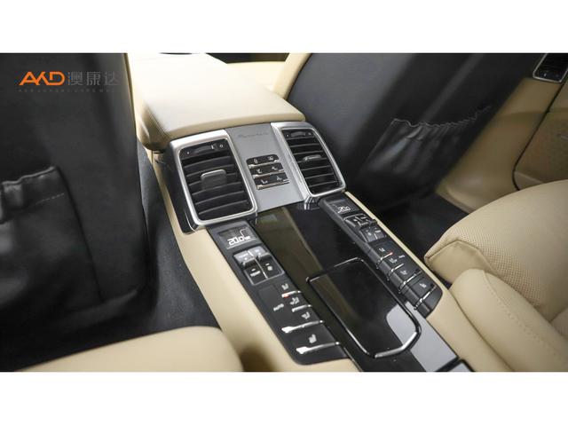 Porsche Panamera 2016 thumb 4