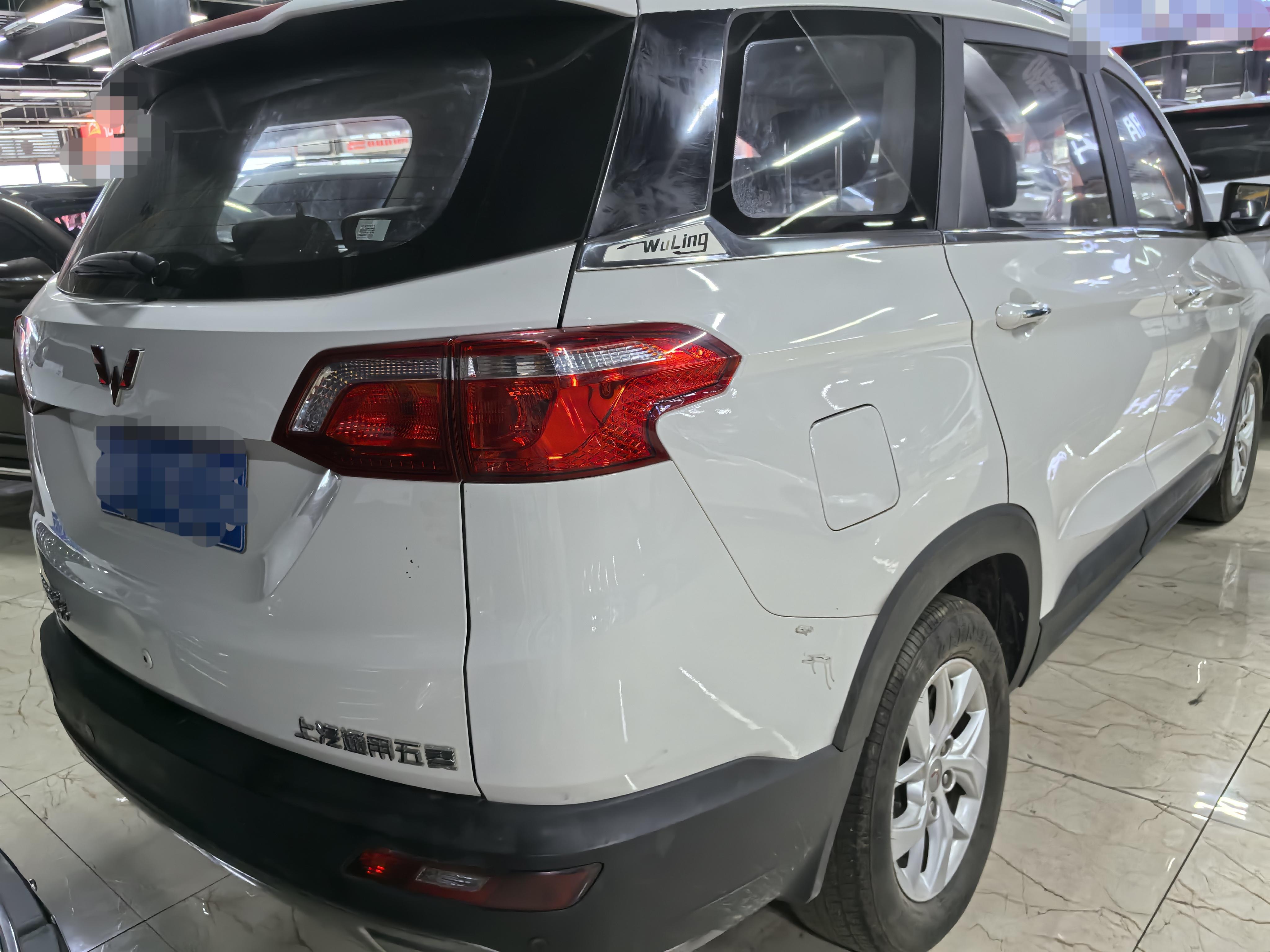 Wuling Hong Guang S3 2018 thumb 2