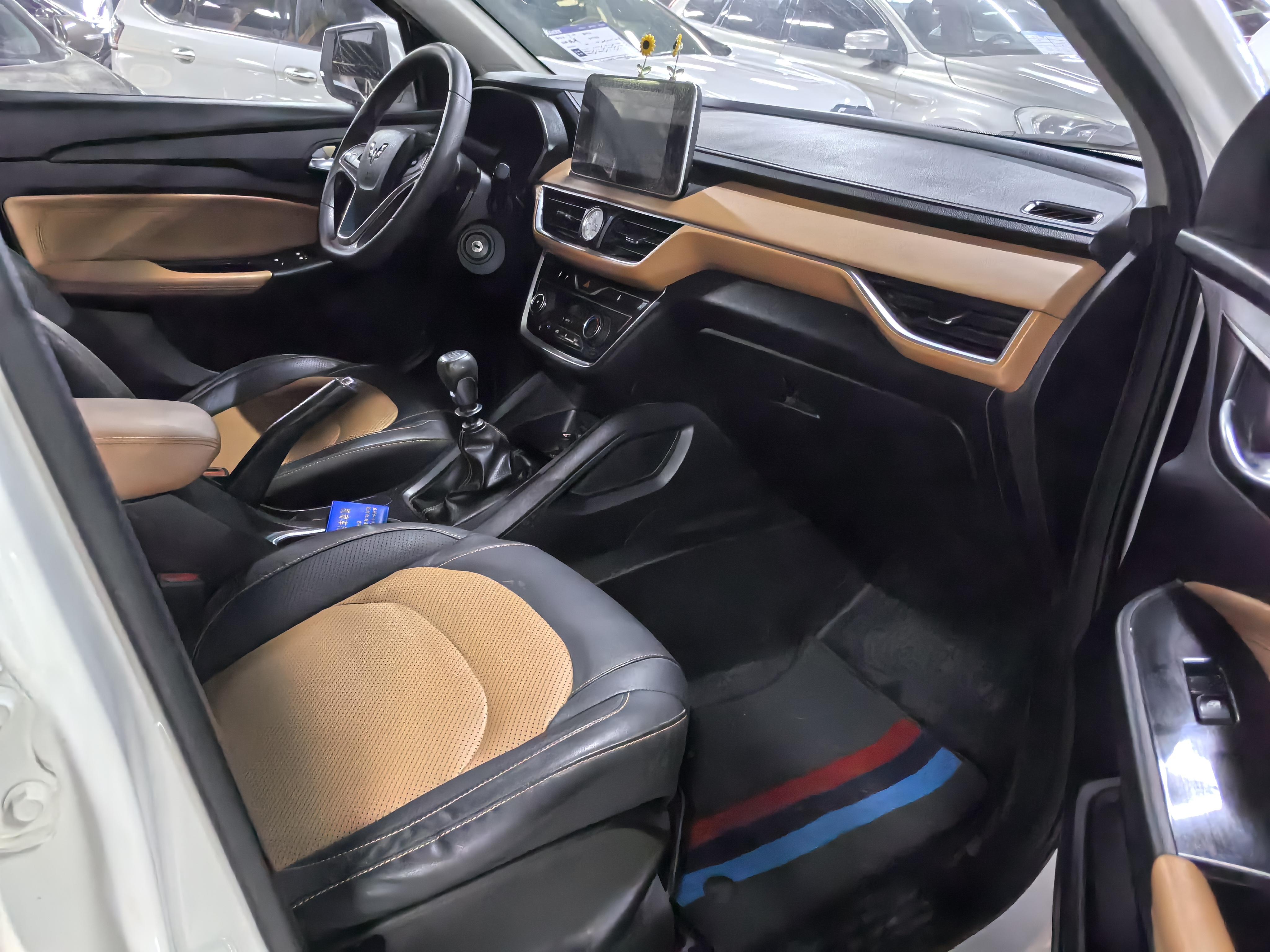 Wuling Hong Guang S3 2018 thumb 4