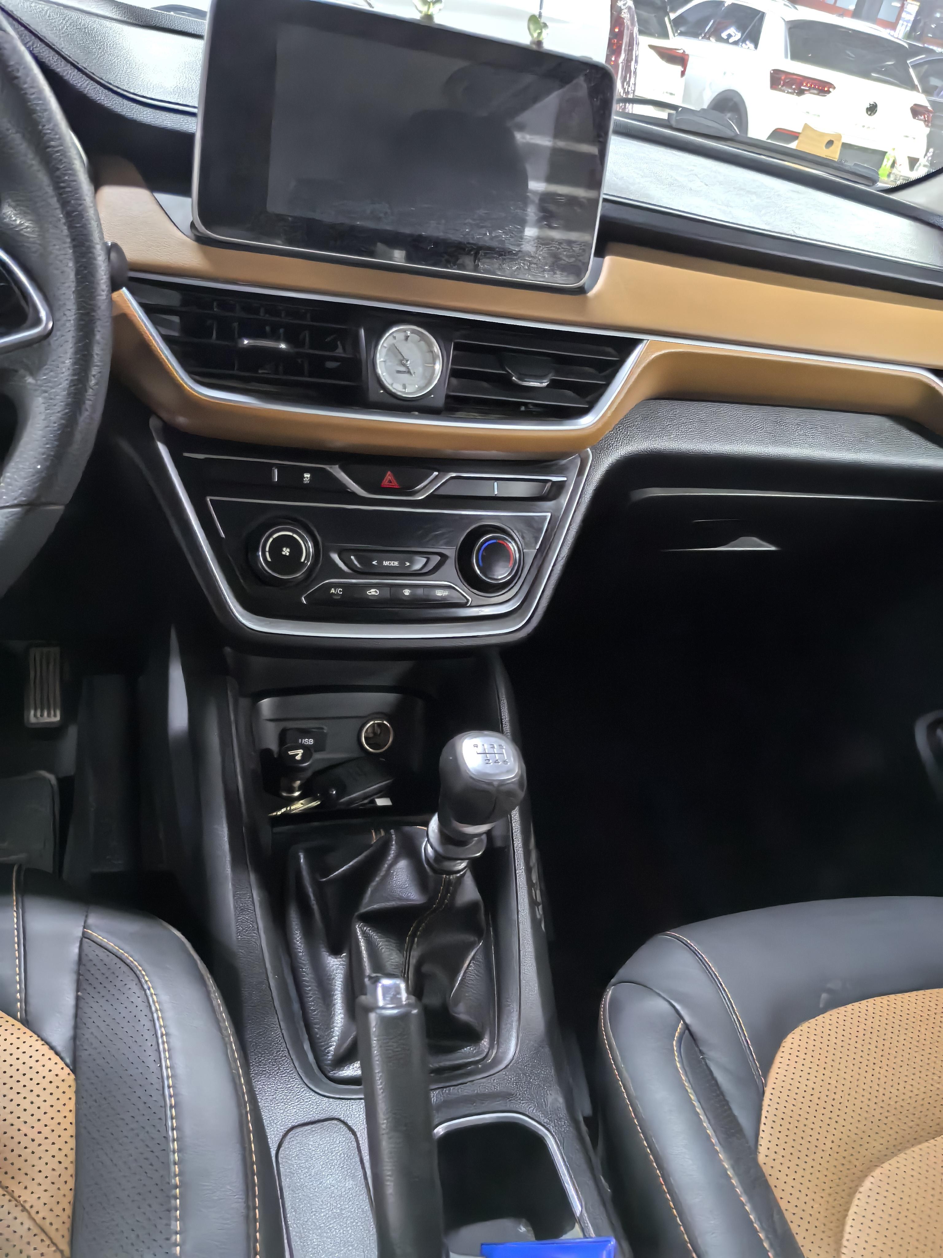 Wuling Hong Guang S3 2018 thumb 5